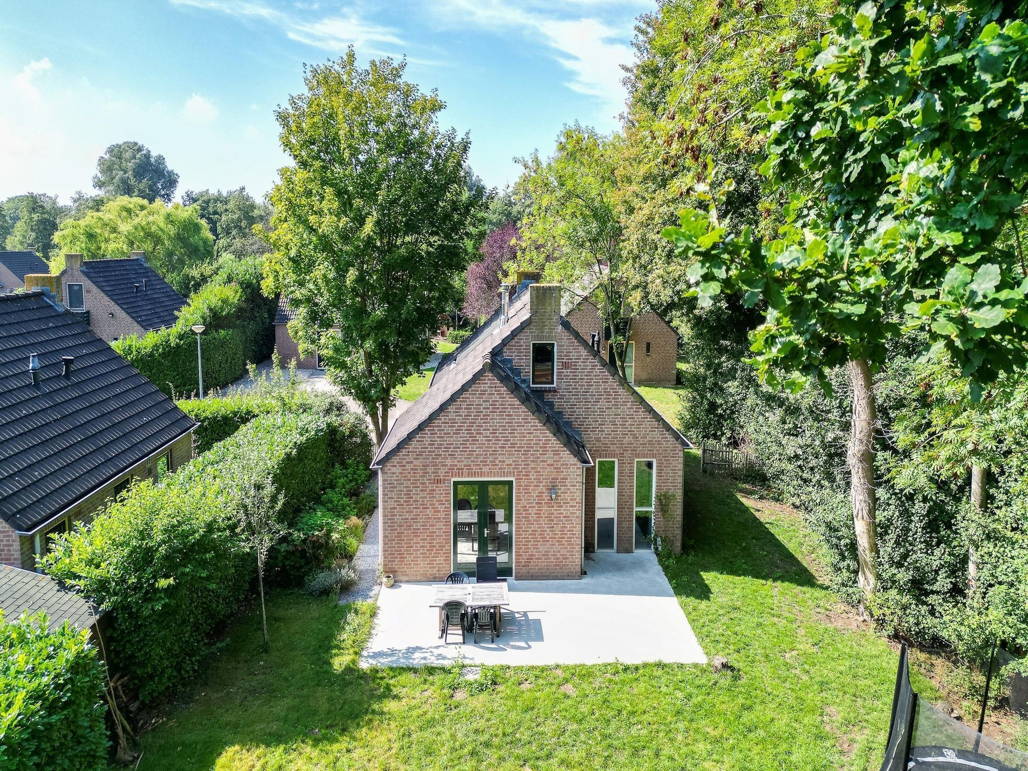 De buitenkant van 7 - Persoons Forest 217 Sauna Bungalow (copy) (copy) in Ewijk