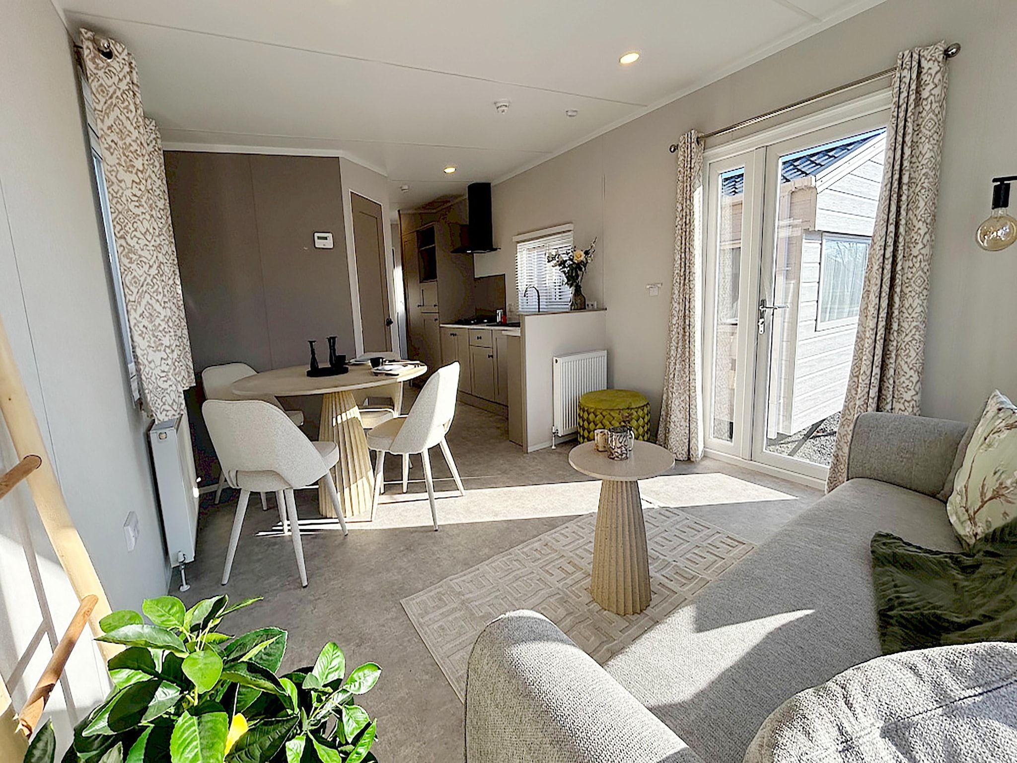 De eetkamer van Comfort Chalet in Hollum