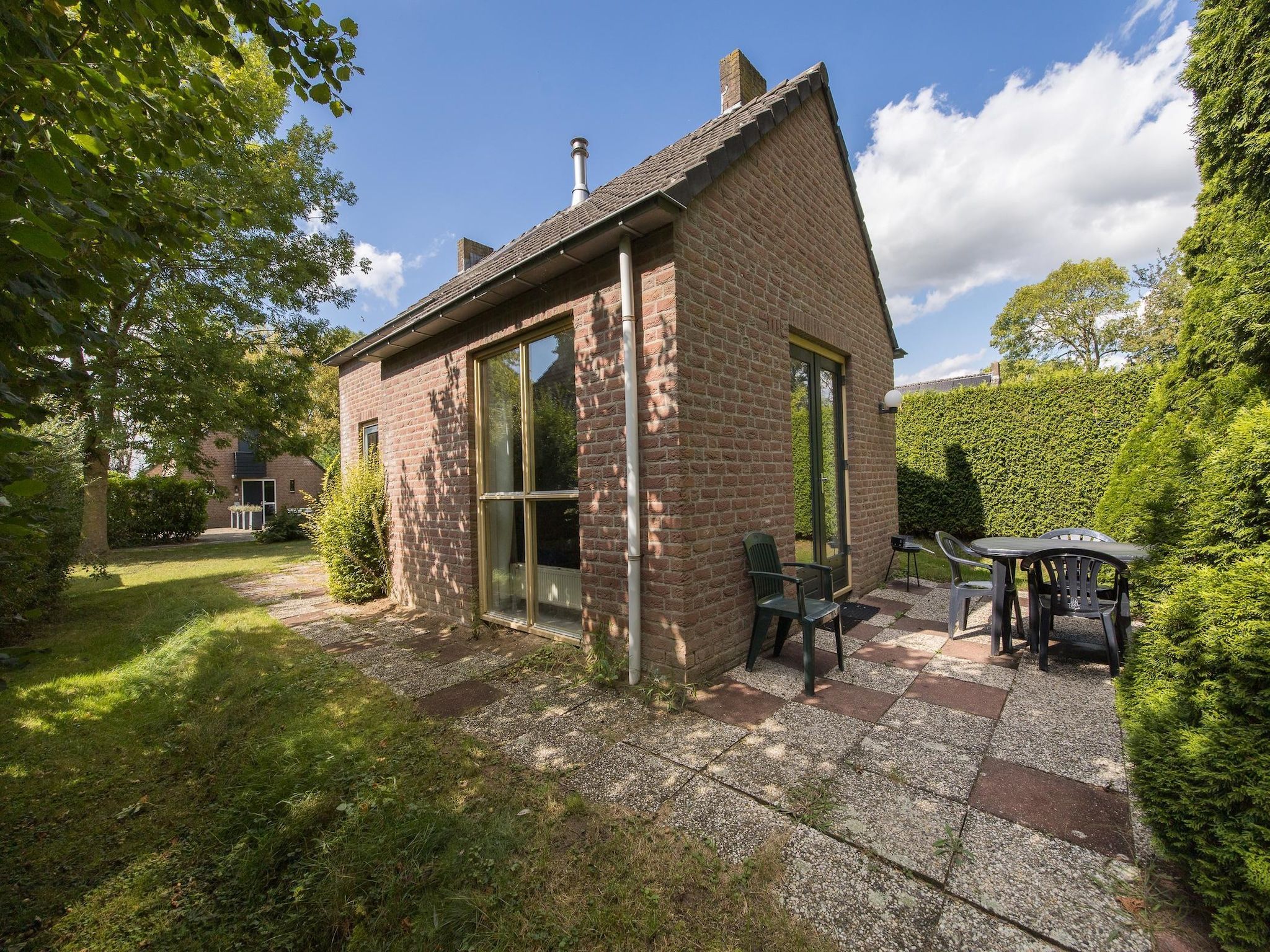De buitenkant van 7 - Persoons Forest 217 Sauna Bungalow (copy) (copy) in Ewijk
