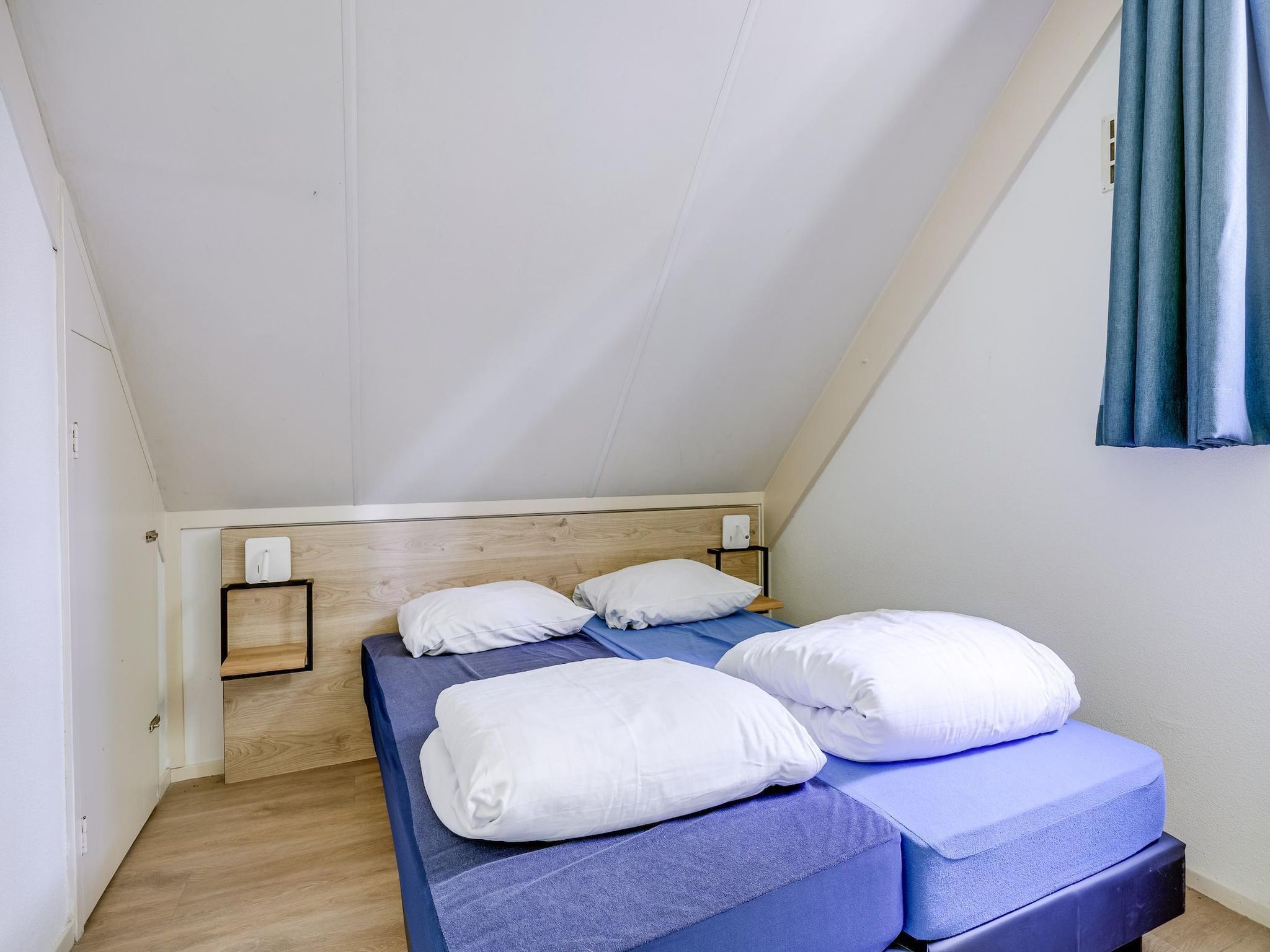 Een slaapkamer van 7 - Persoons Forest 217 Sauna Bungalow (copy) (copy) in Ewijk