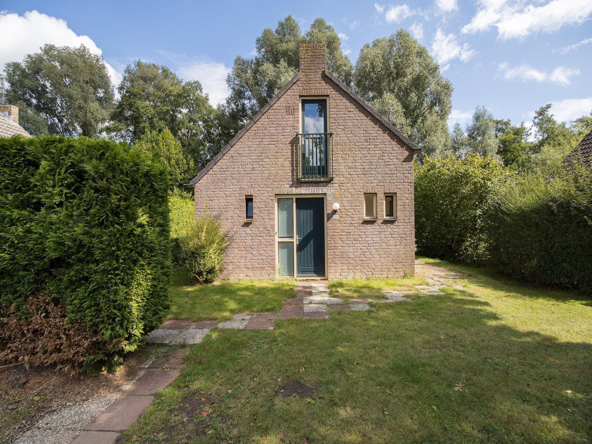 De buitenkant van 7 - Persoons Forest 217 Sauna Bungalow (copy) (copy) in Ewijk