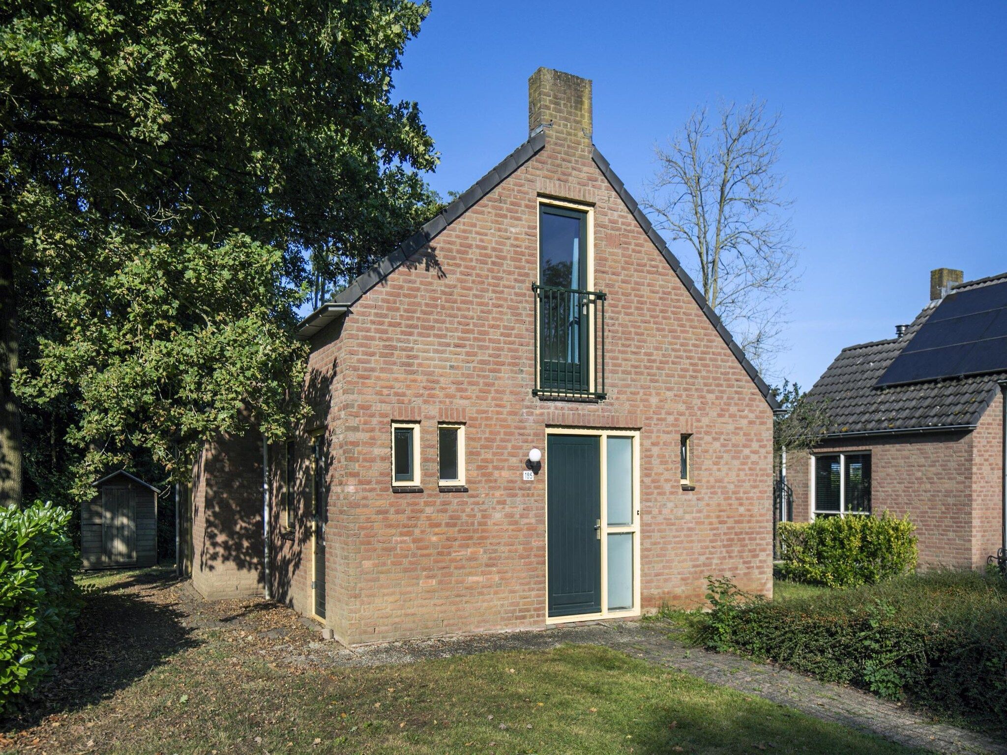 De buitenkant van 7 - Persoons Forest 217 Sauna Bungalow (copy) (copy) in Ewijk