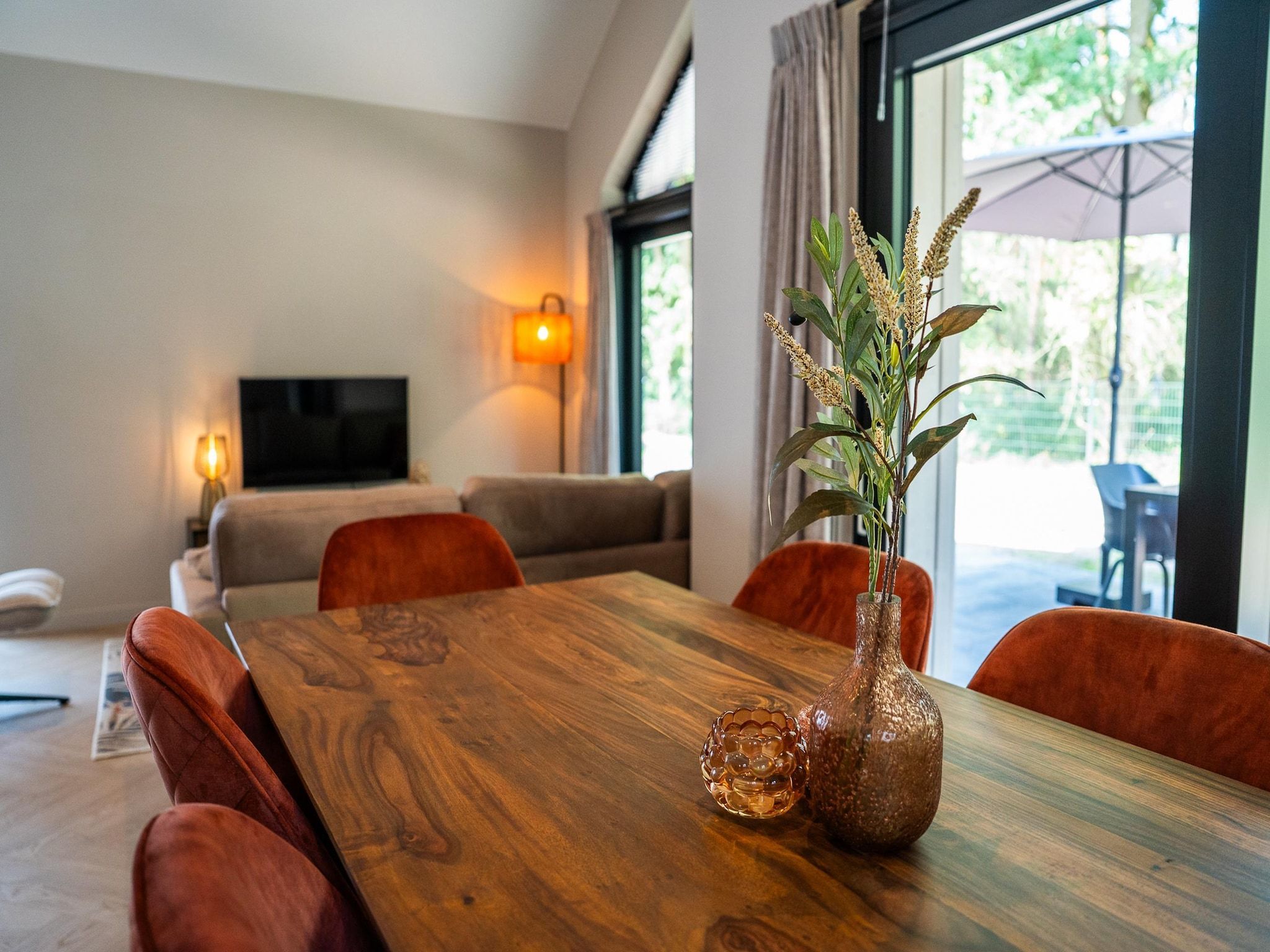 De eetkamer van Ecovilla Waterzicht  6 people Luxe in Oirschot