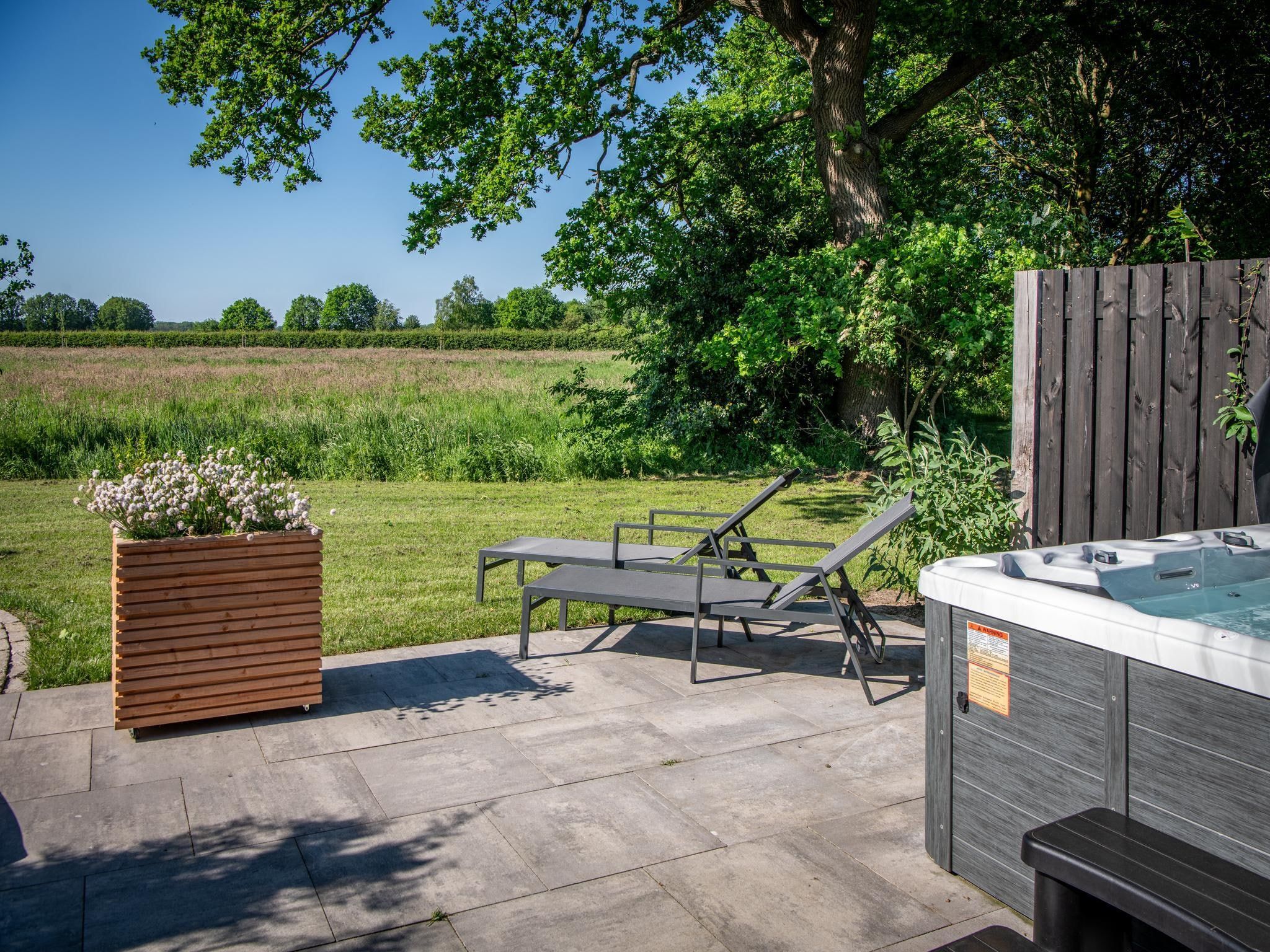Het uitzicht vanaf Wellnesslodge Specht 2p in Dalerveen