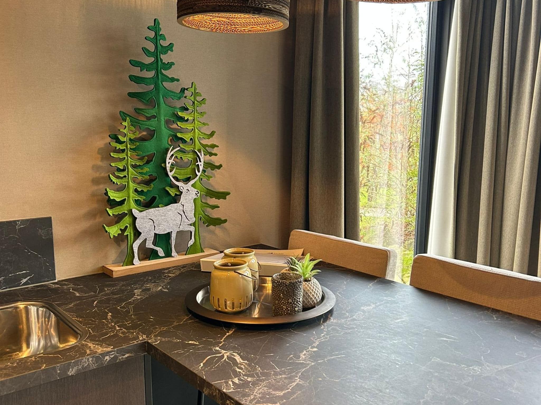De eetkamer van Wellnesslodge Merel 2p in Dalerveen