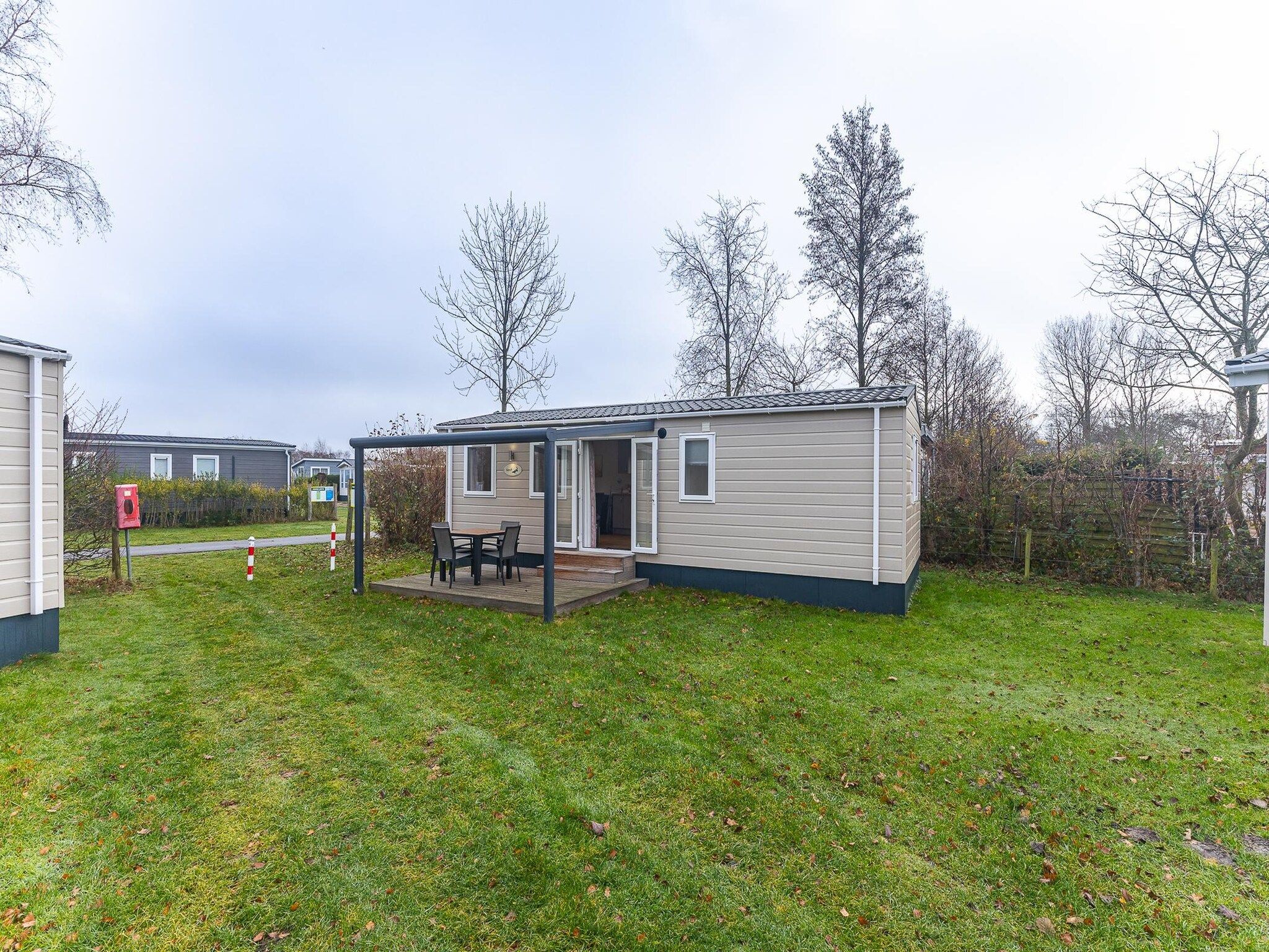 De buitenkant van Duinhoeve Chalet Vogel - Huisdier niet toegestaan in Burgh-Haamstede