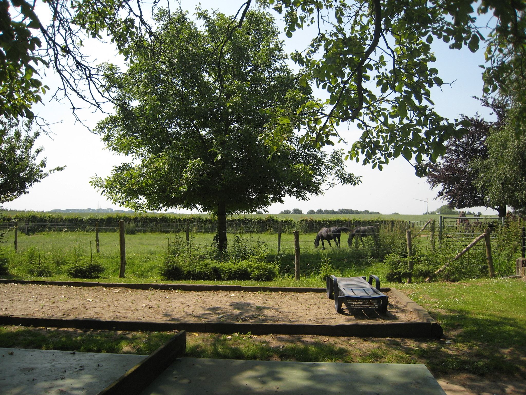 De tuin van Meschermolen 12 in Mesch-Eijsden
