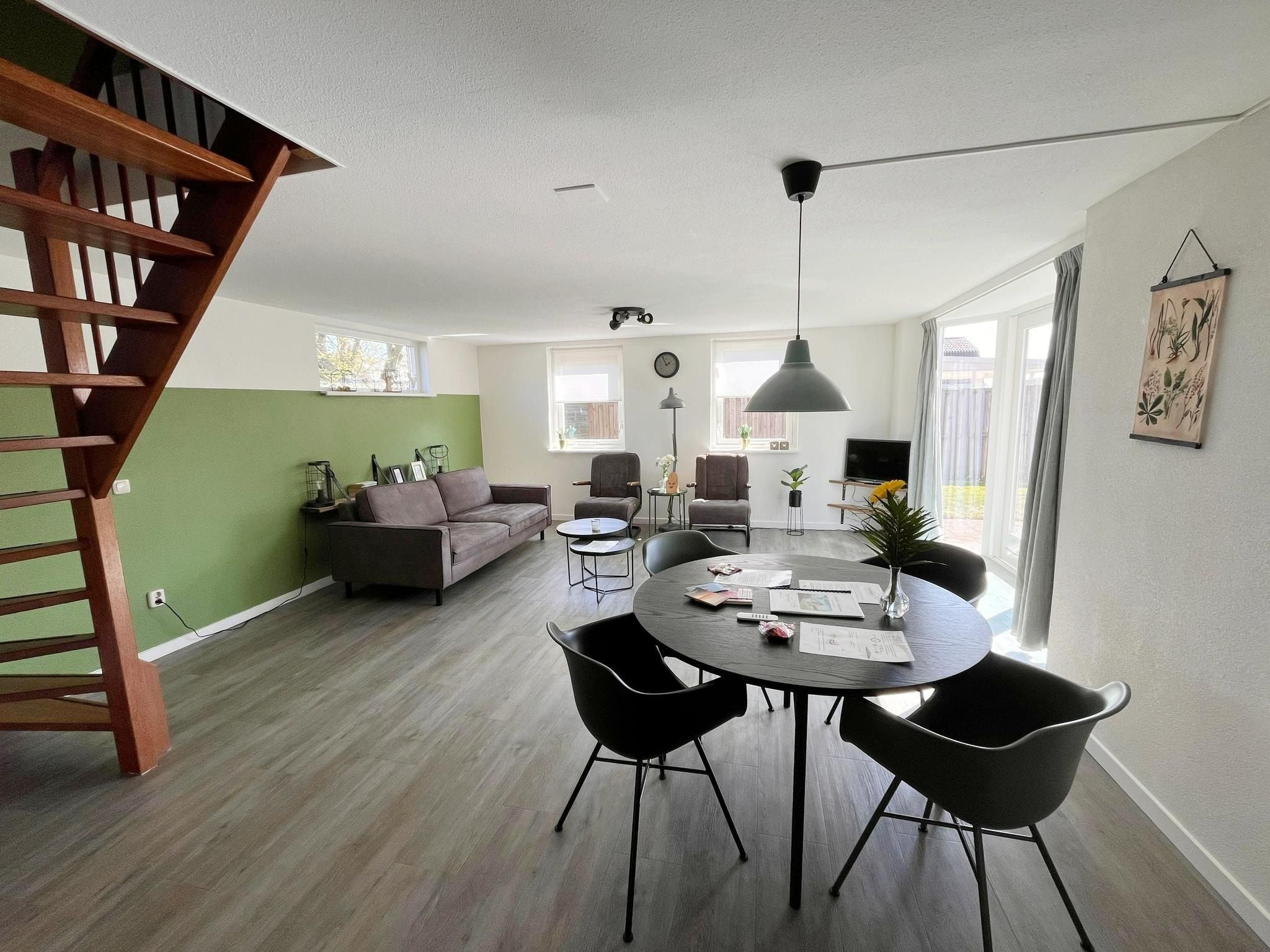 De eetkamer van Bungalow 4-persoons (2 slaapkamers) in Noordwijk