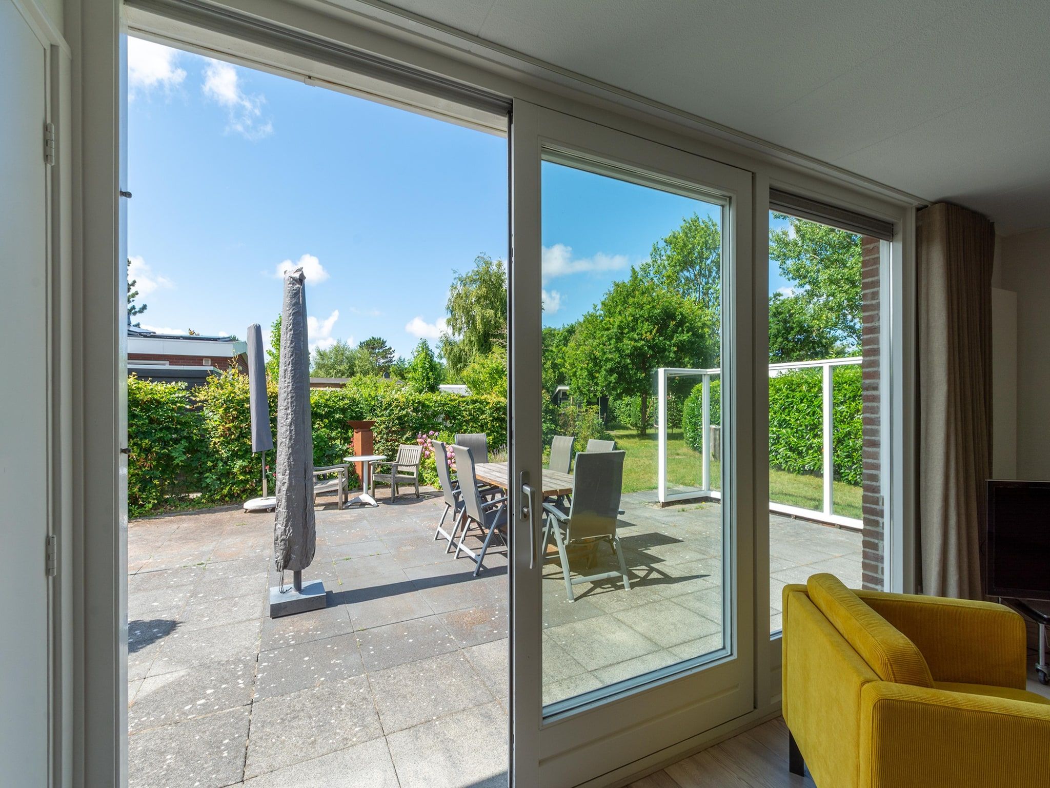 Het terras van Eureka 27 in Sint Maartenszee