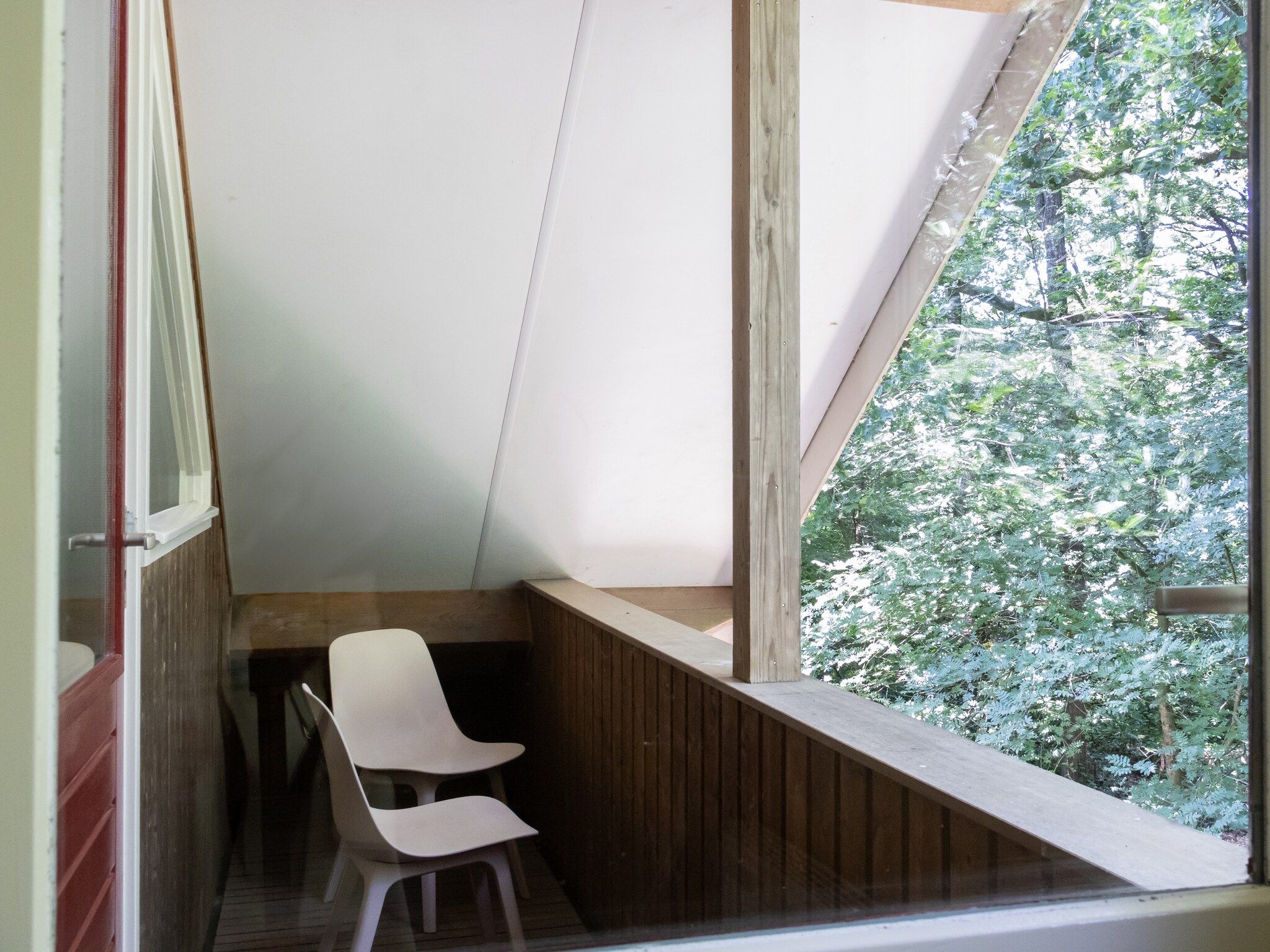 Het terras van Huis in de Bossen in Een