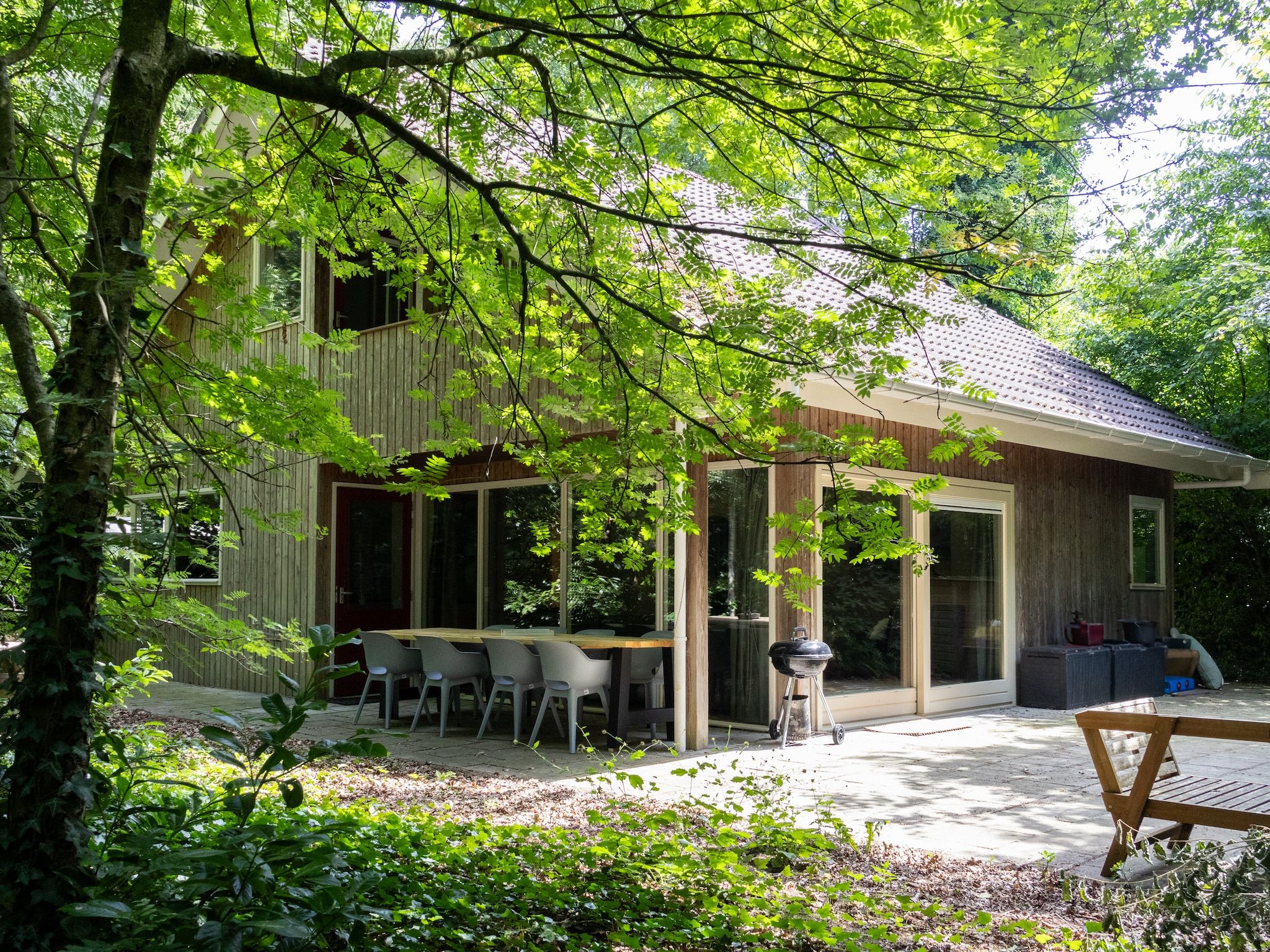 De buitenkant van Huis in de Bossen in Een