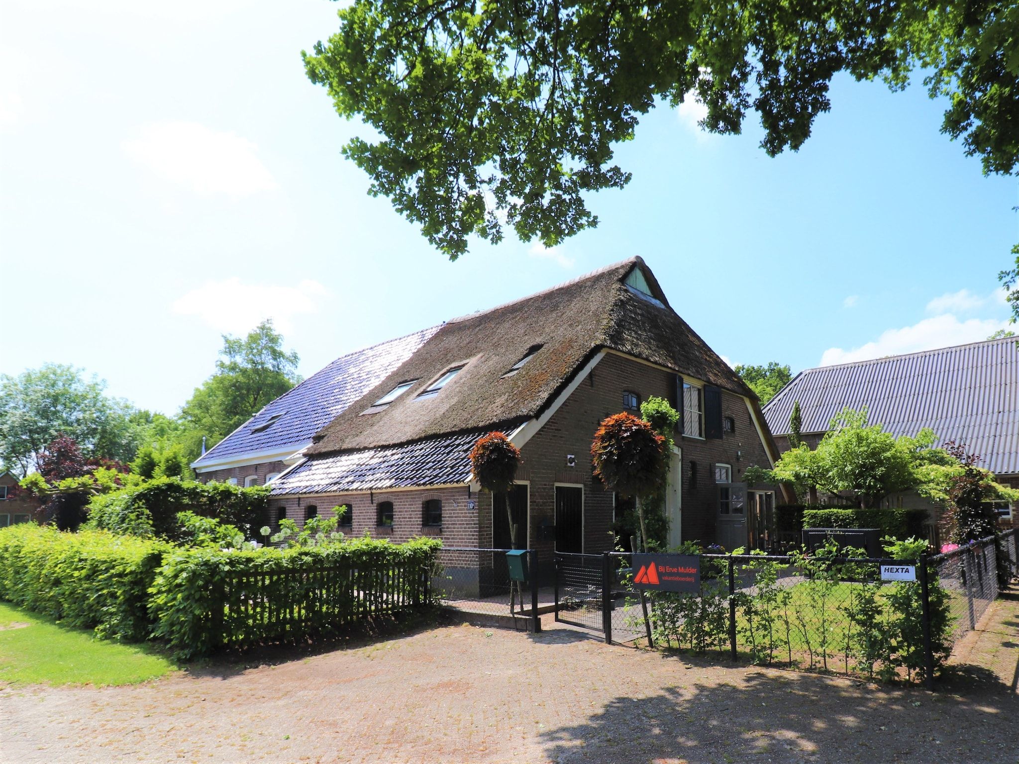 De buitenkant van Boerderij Mulder Dalerveen in Dalerveen