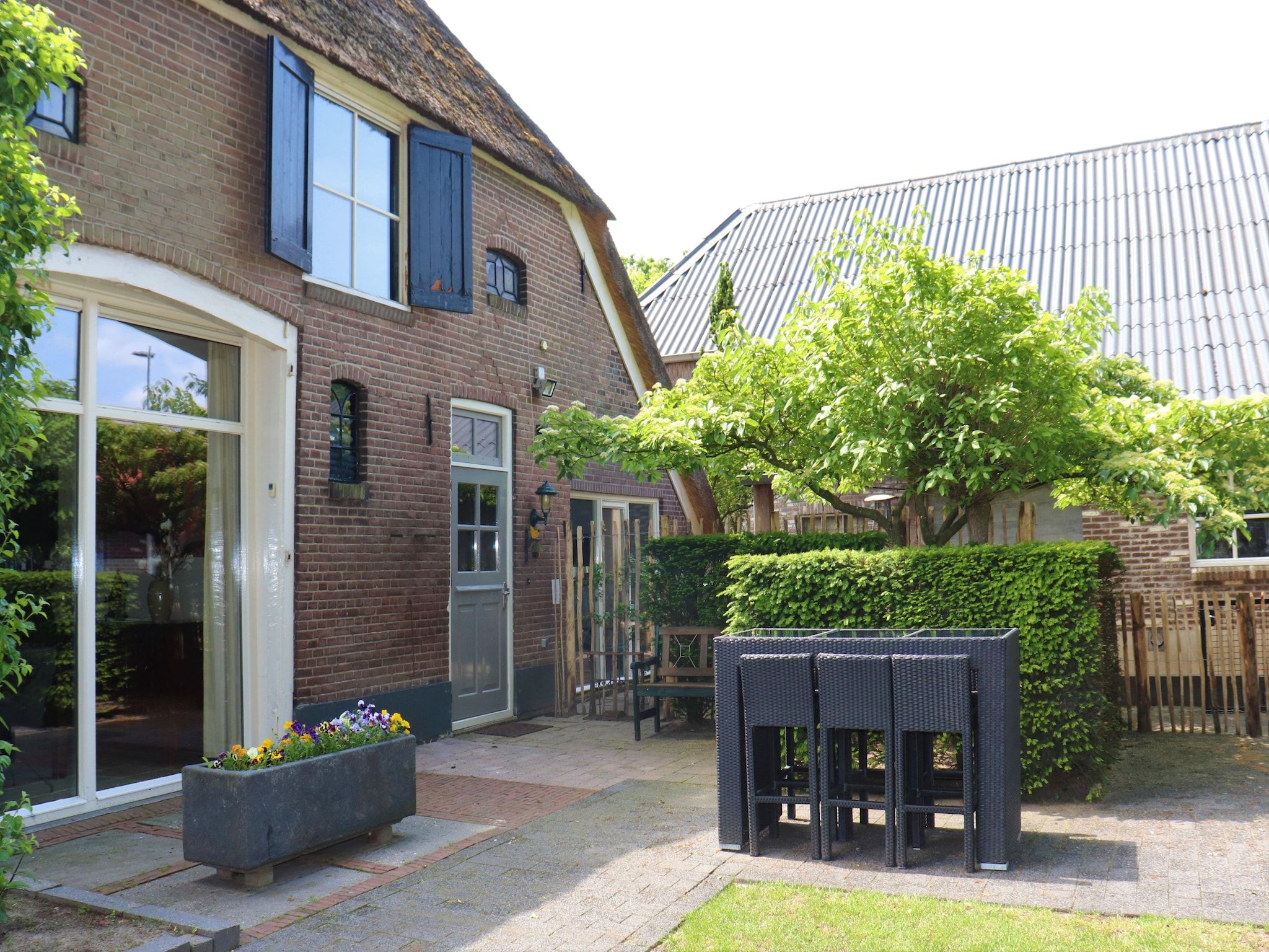 Het terras van Boerderij Mulder Dalerveen in Dalerveen
