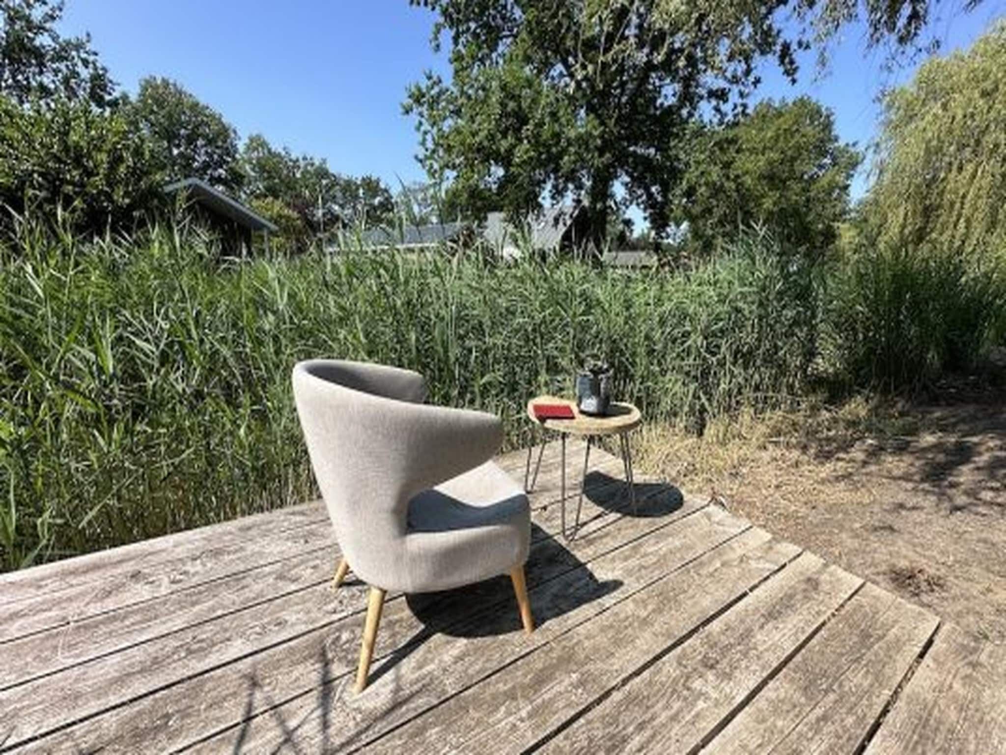 Het terras van Hackfort kavel 143 in Biddinghuizen
