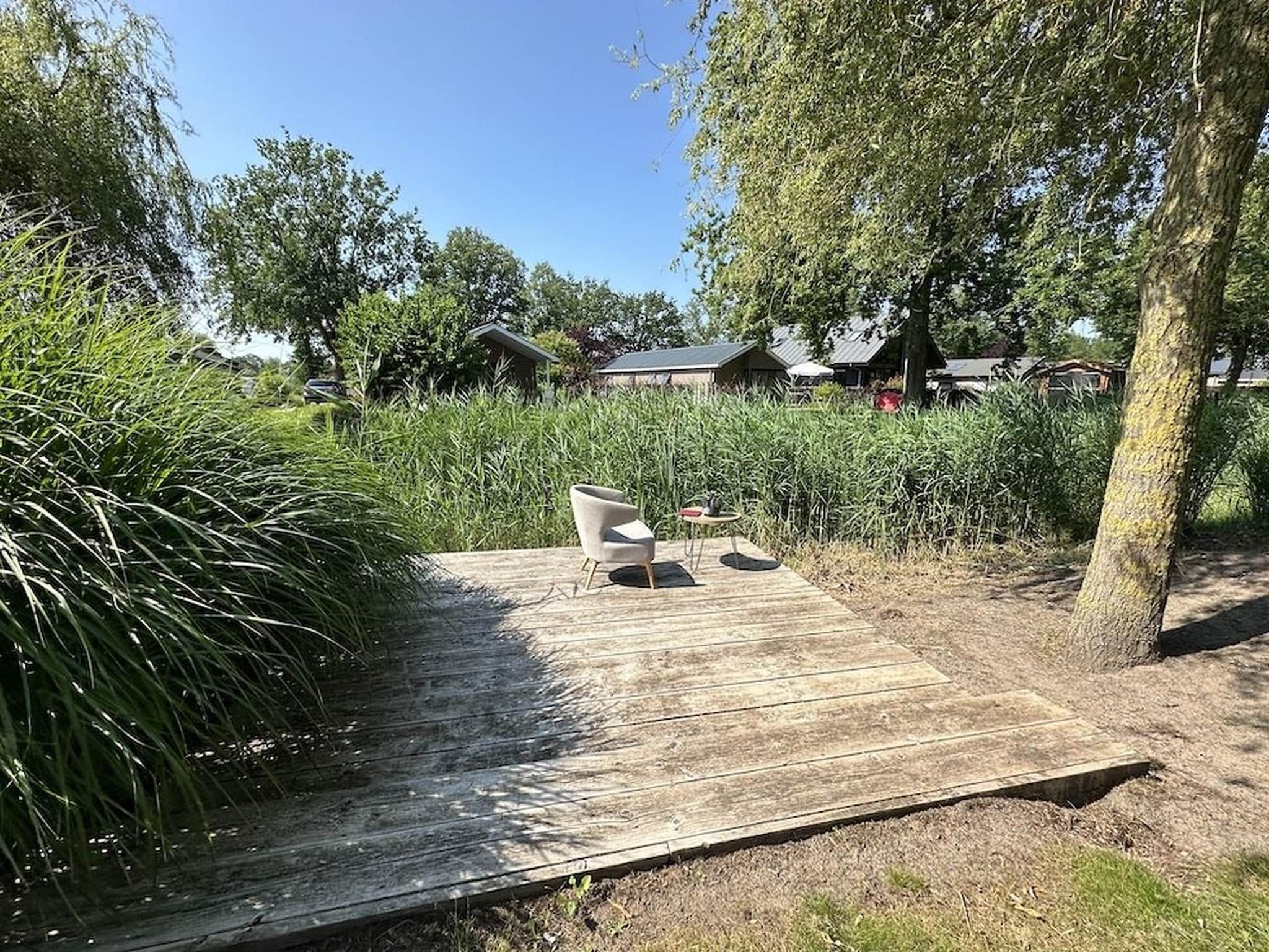 Het terras van Hackfort kavel 143 in Biddinghuizen