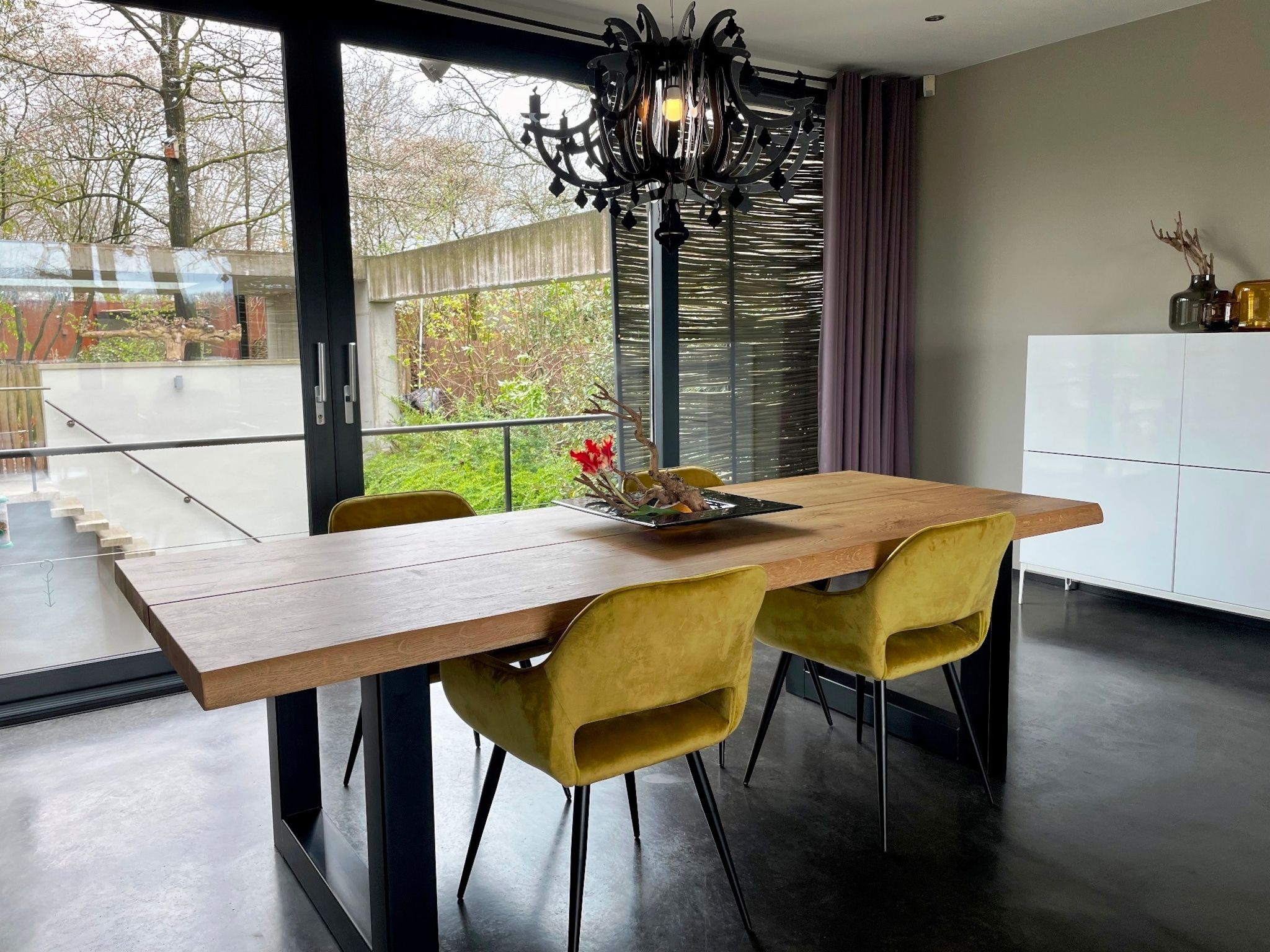 De eetkamer van Betonnen Boshuis in Oosterhout