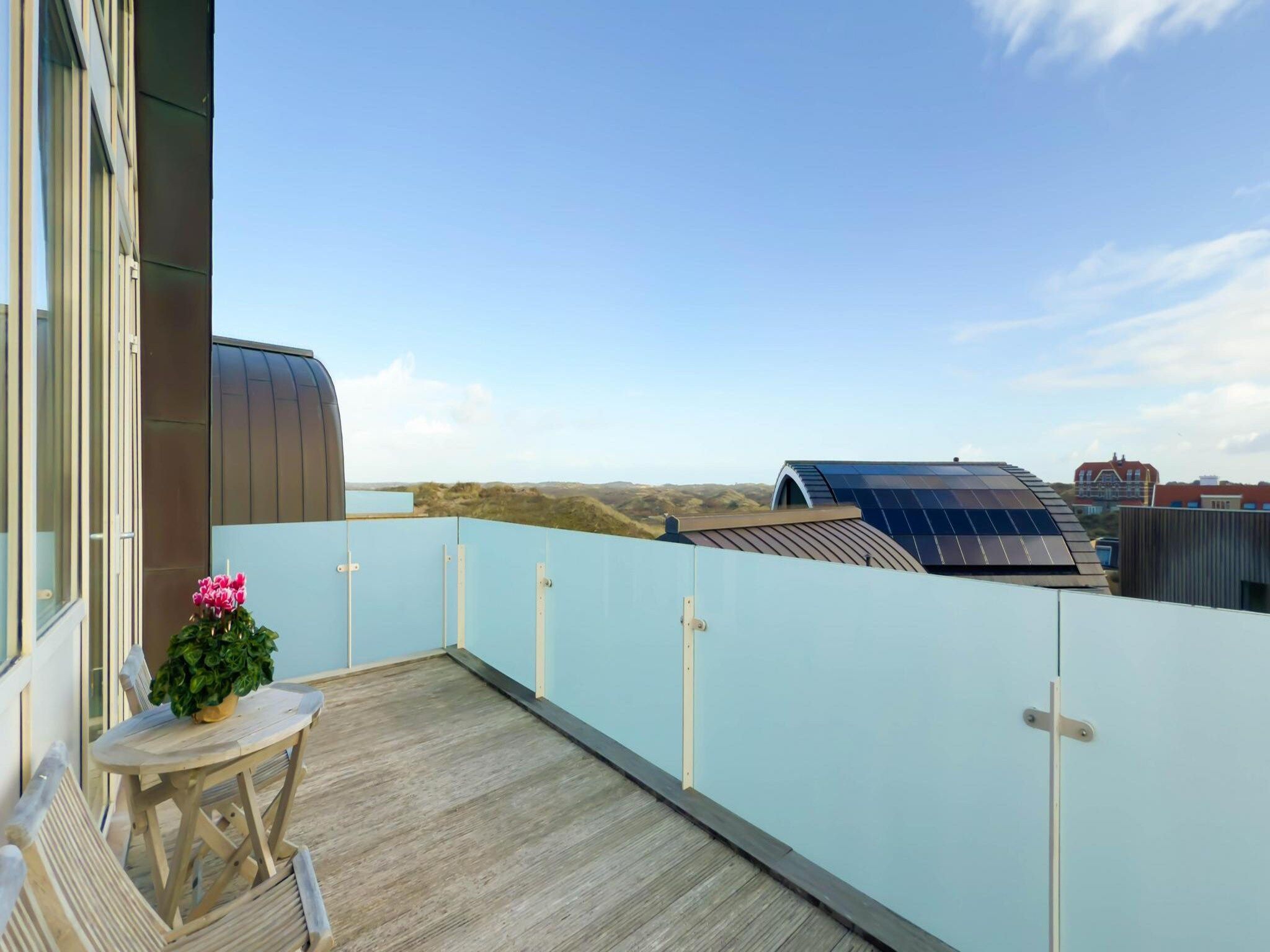 Het terras van Droomlicht in Egmond aan Zee