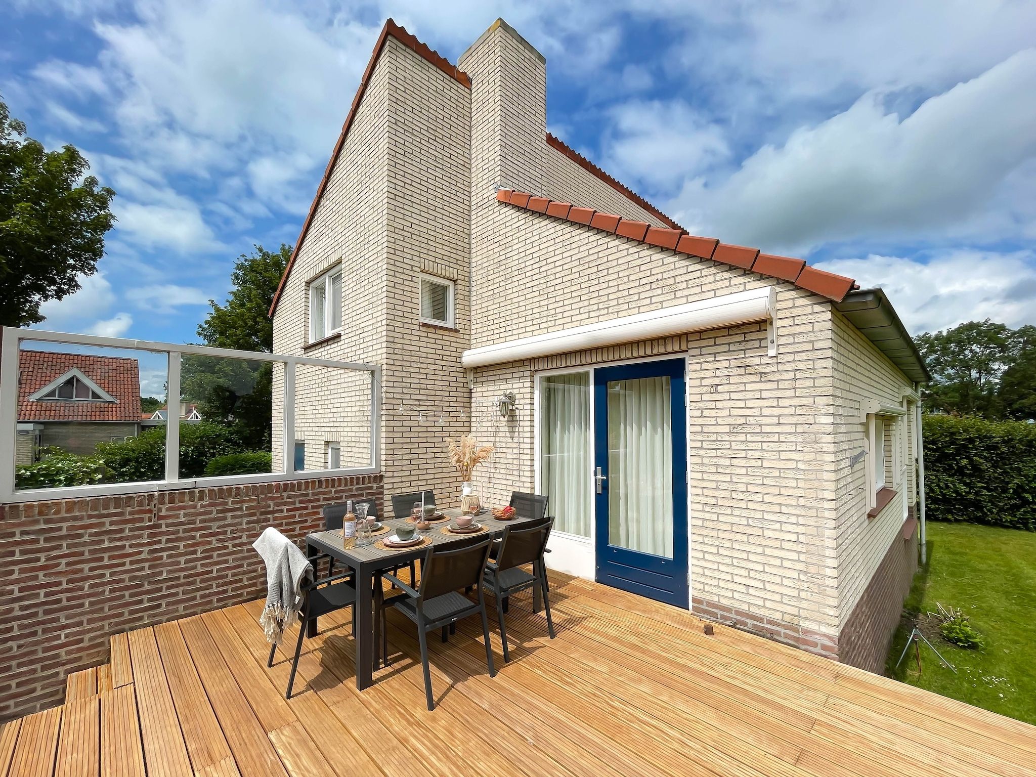 De buitenkant van Watervilla de Ijsvogel in Langweer