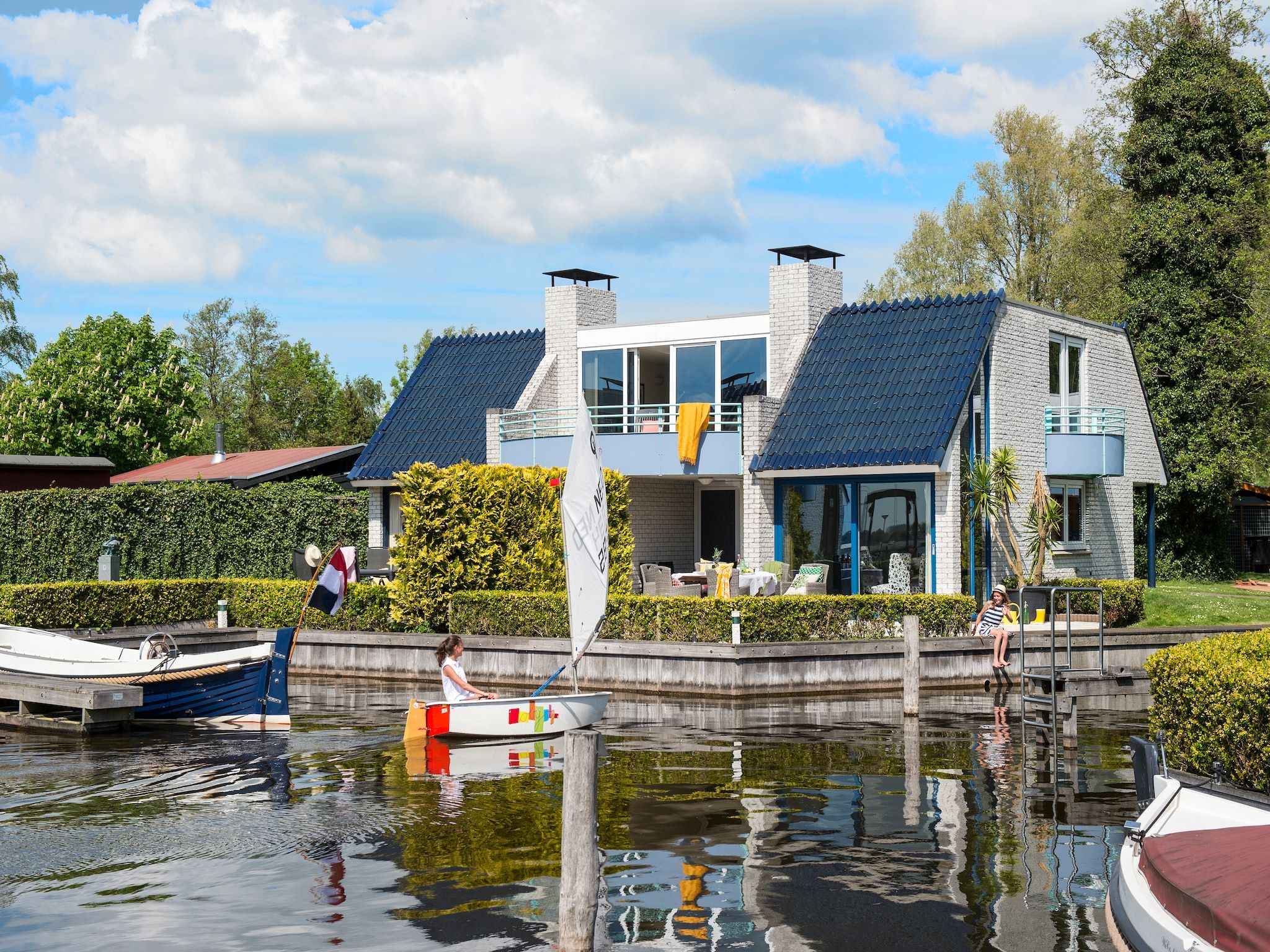 De buitenkant van Penthouse in Loosdrecht