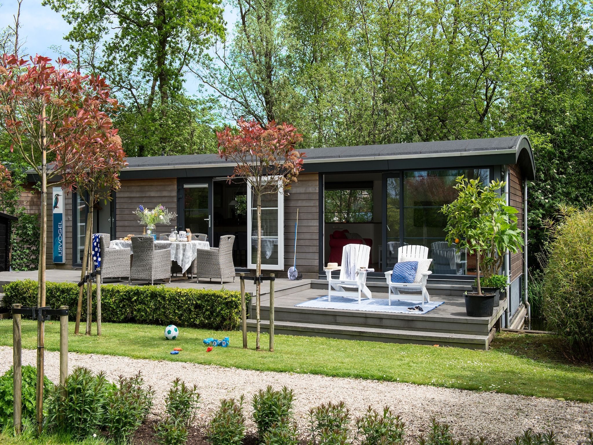 De buitenkant van Watervilla in Loosdrecht