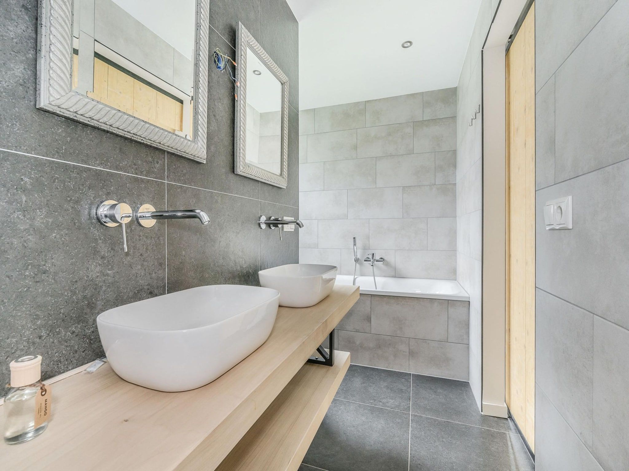 De badkamer van Farm Lodge 676 in Baarle-nassau