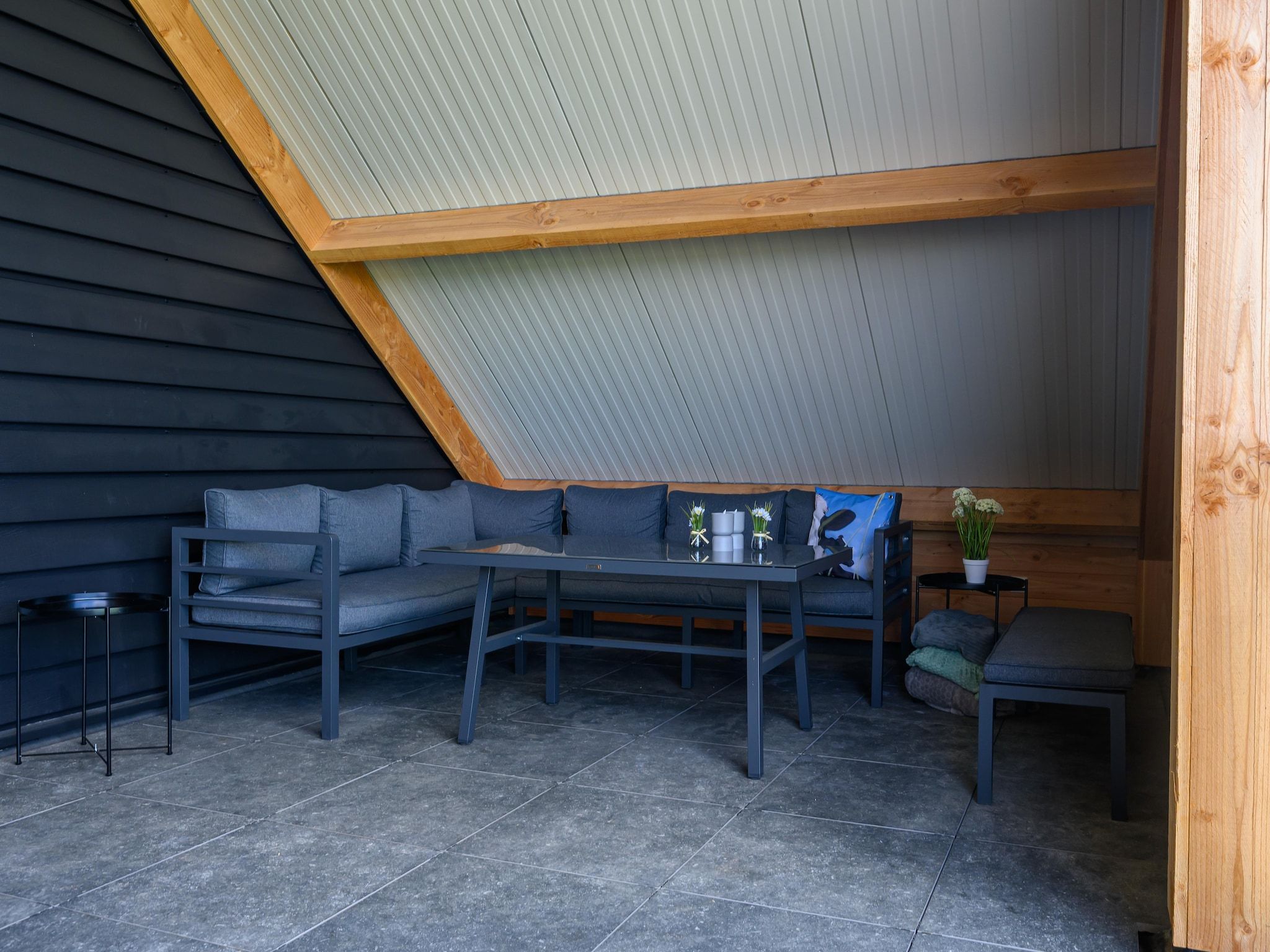 Het terras van The New Barn in Montfoort
