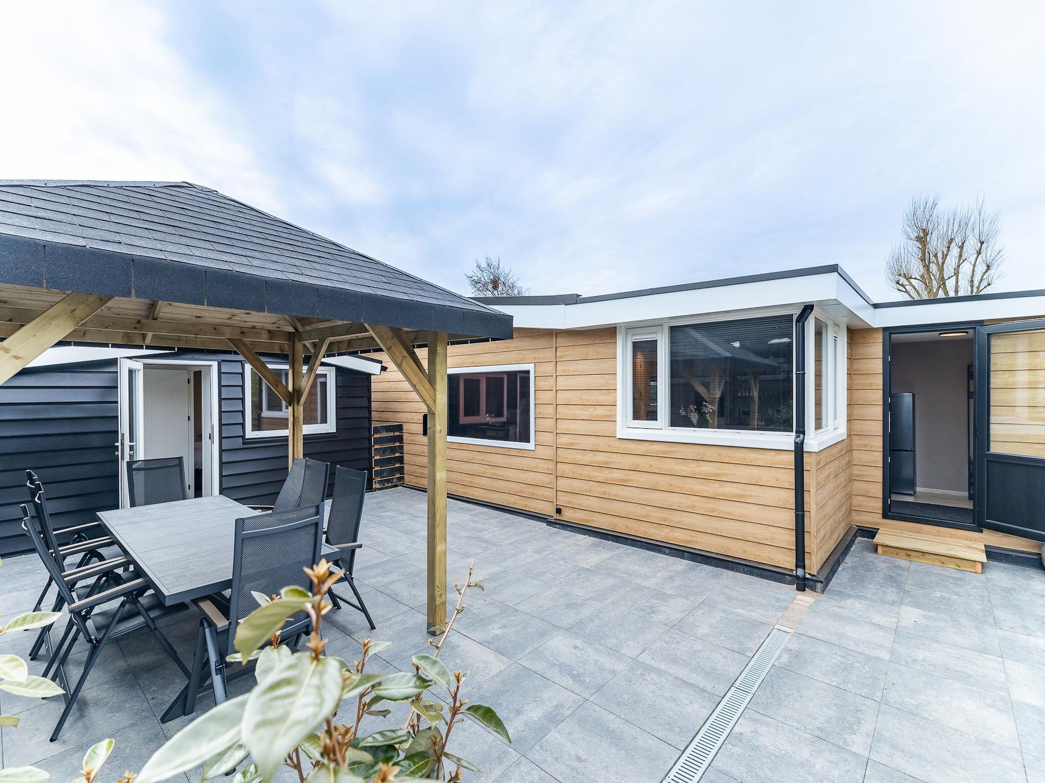 Het terras van Vakantiewoning - Keetenweg 10B - Stavenisse in Stavenisse