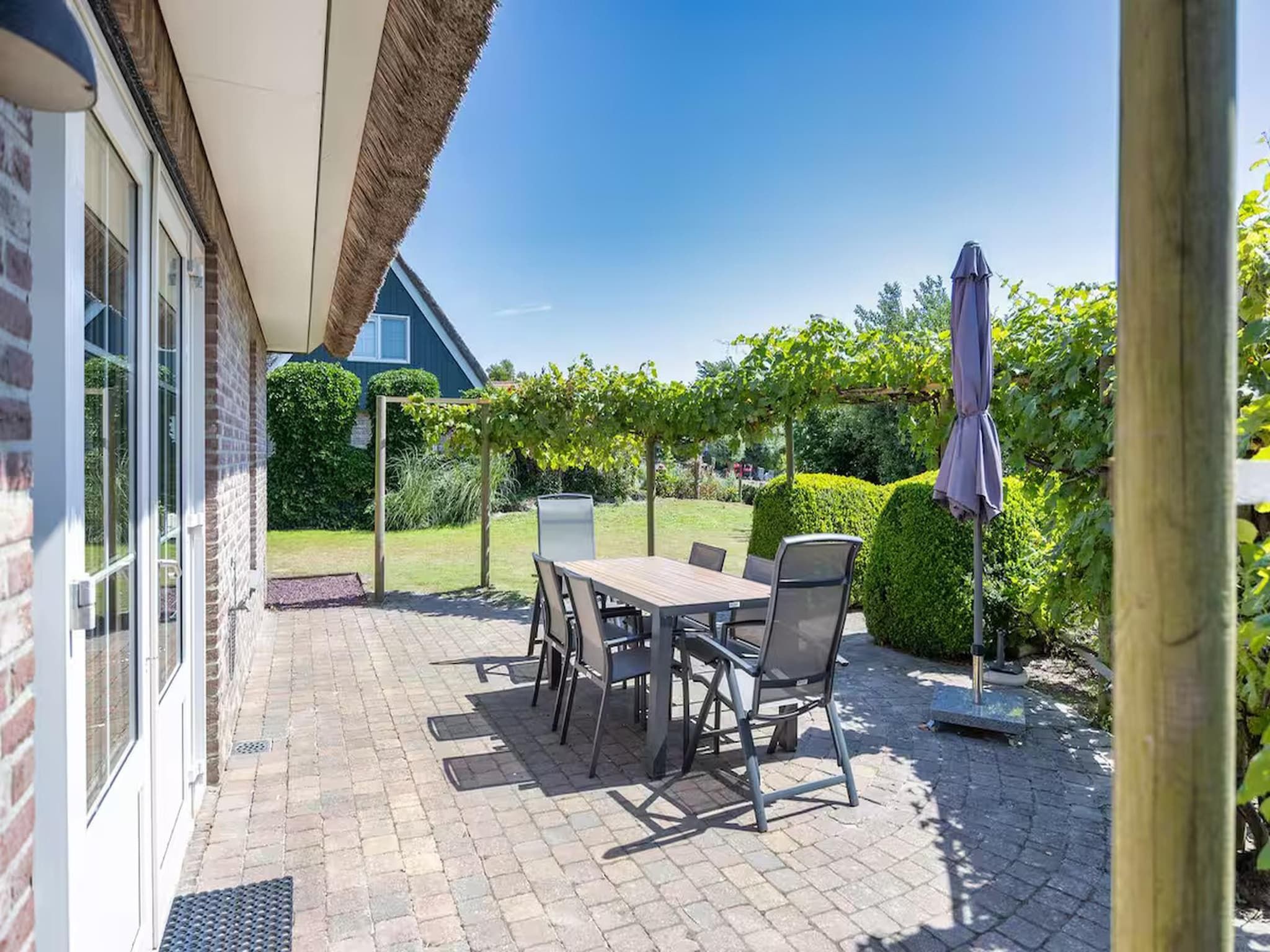 Het terras van Villa in Makkum - 2 PAX in Makkum