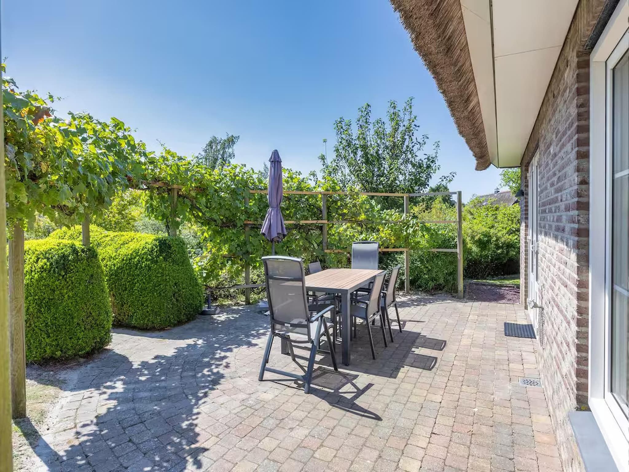 Het terras van Villa in Makkum - 2 PAX in Makkum