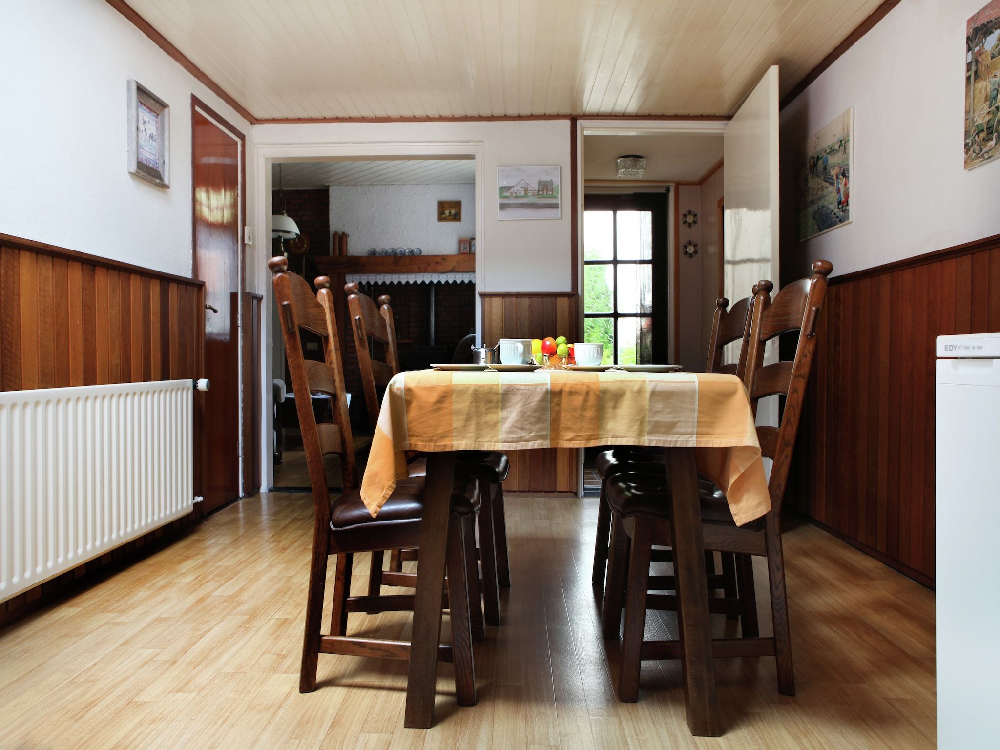 De eetkamer van De Maaijen in Ulicoten