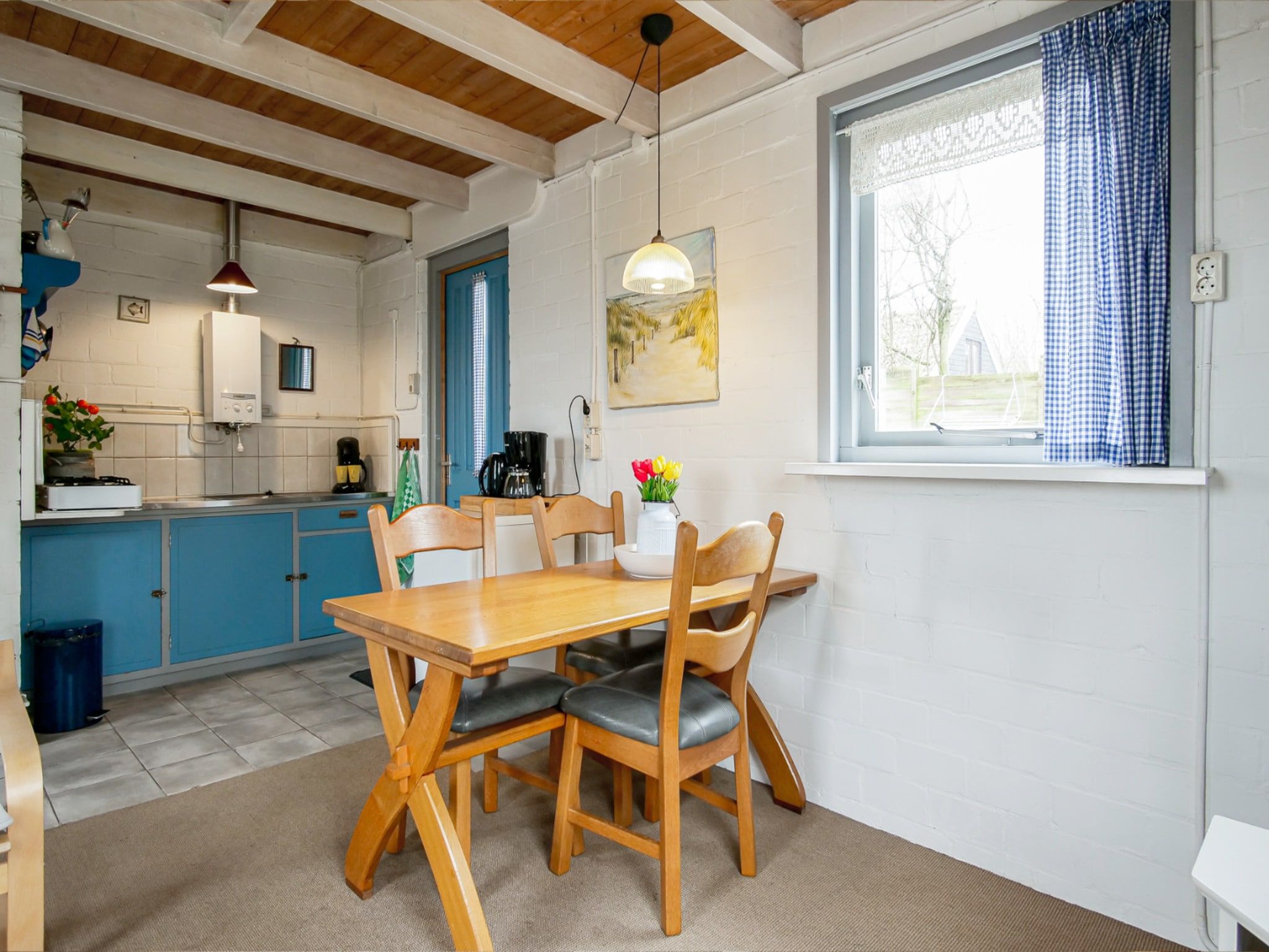 De eetkamer van Vakantiehuisje Vloed in Callantsoog