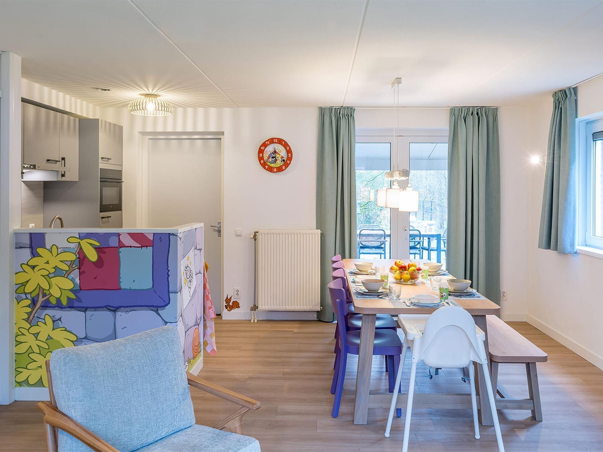 De eetkamer van Buurpoes Villa 7p in Hoogerheide