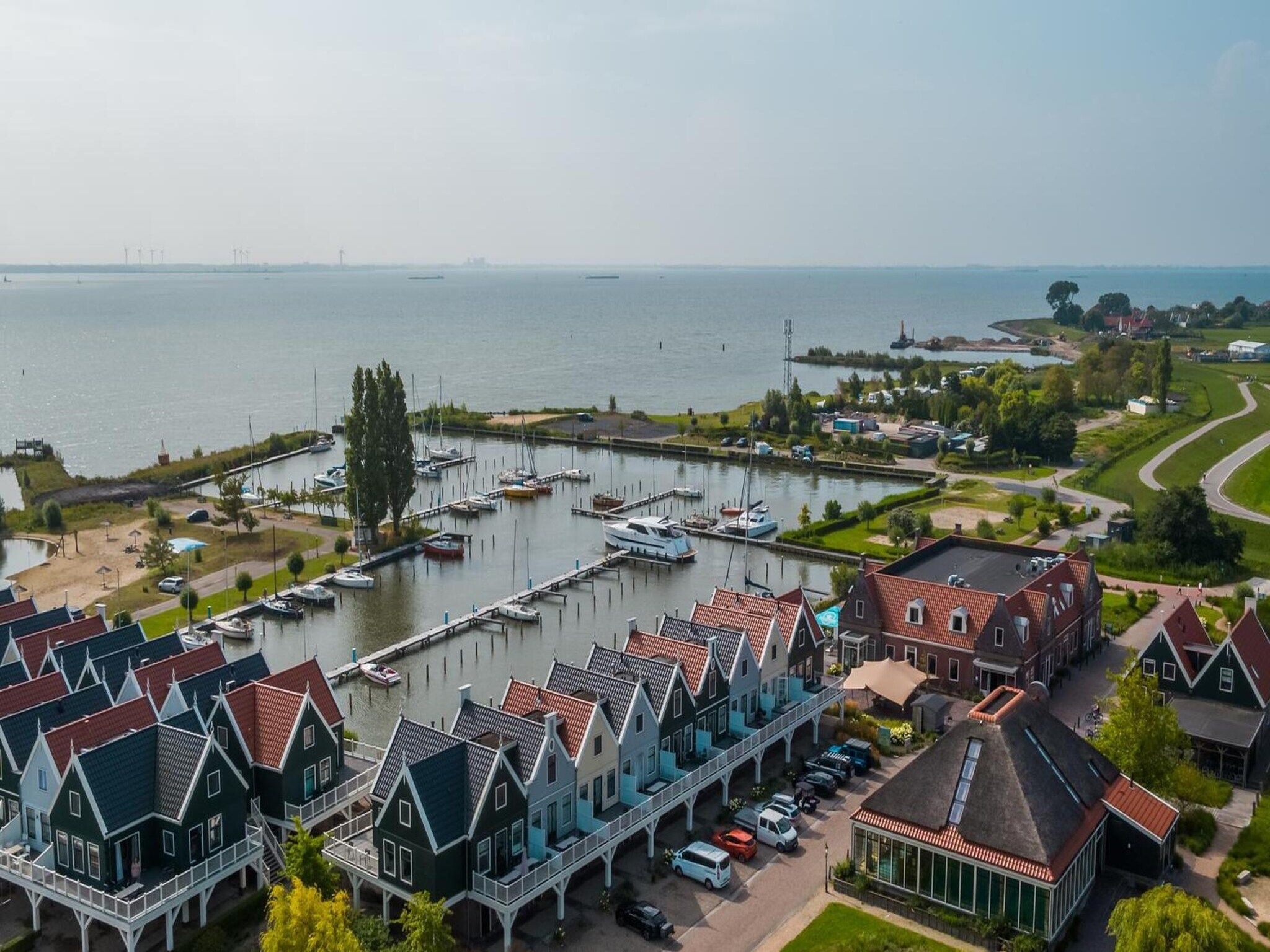 De buitenkant van Florijn 6 in Uitdam