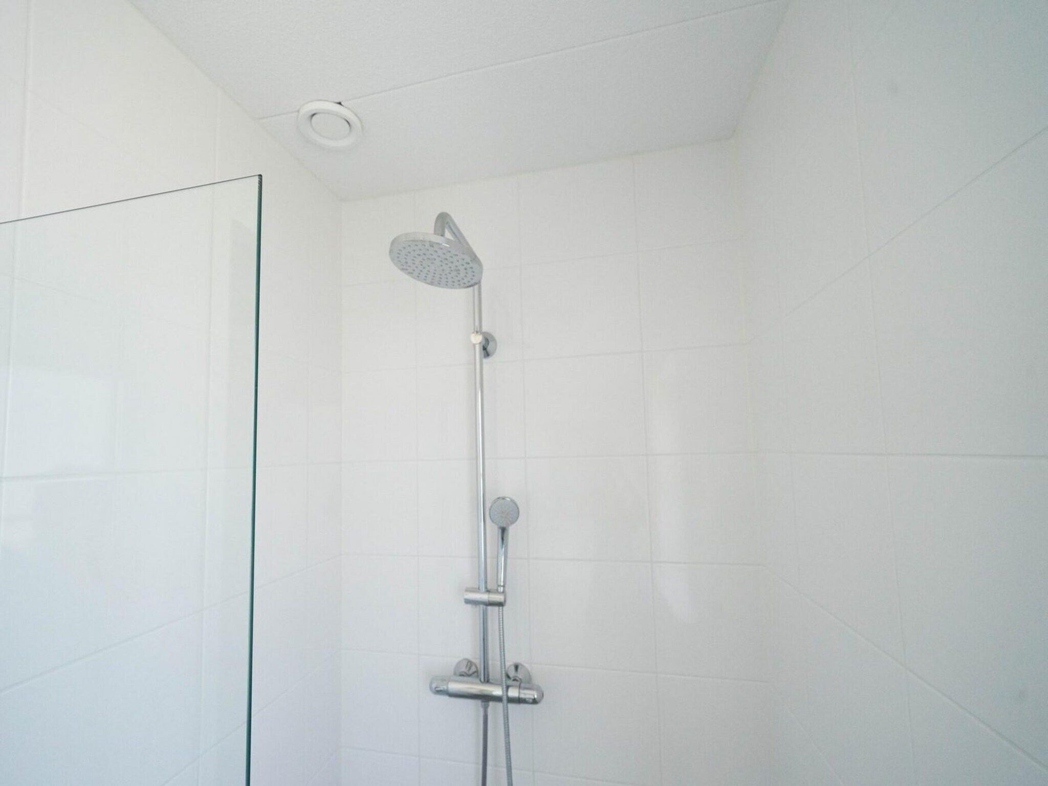 De badkamer van Florijn 6 in Uitdam