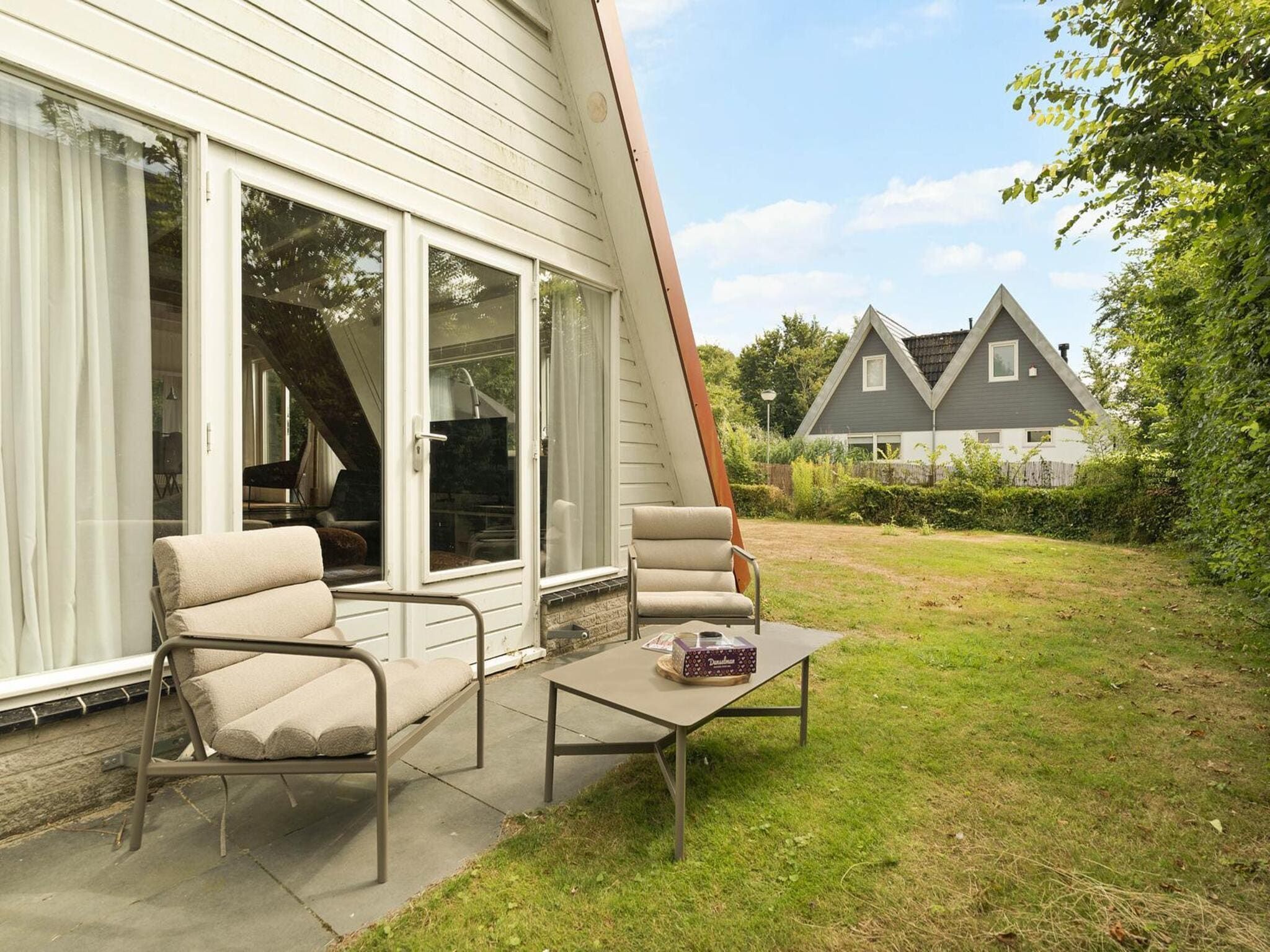 Het terras van Sandepark 37 in Groote Keeten