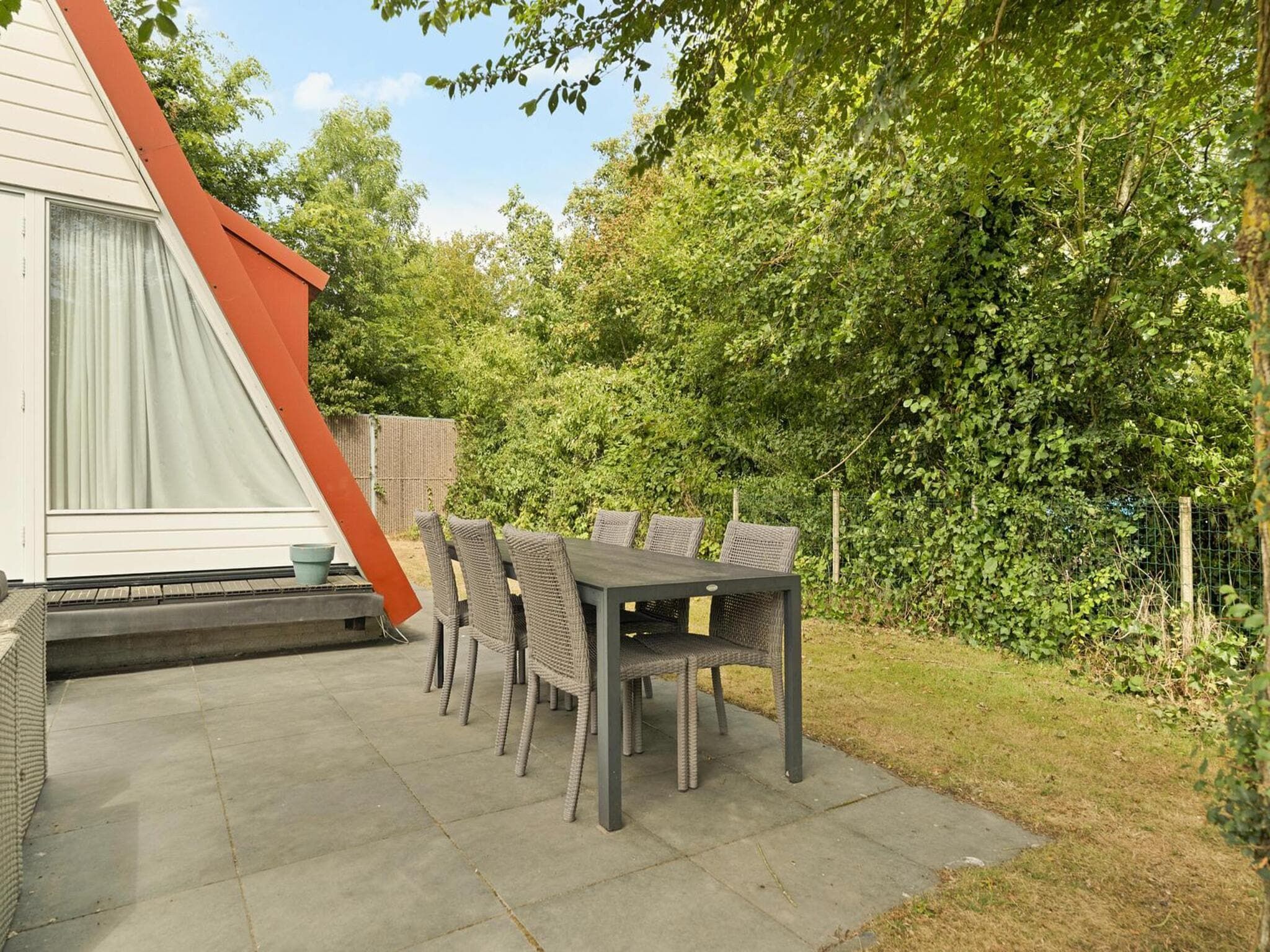 Het terras van Sandepark 37 in Groote Keeten