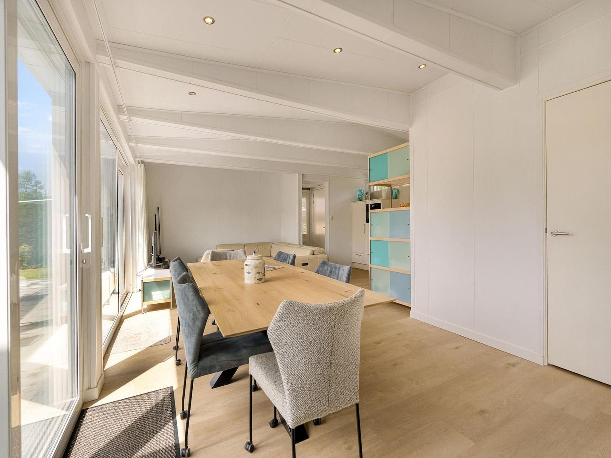 De eetkamer van Eureka 57 in Sint Maartensvlotbrug