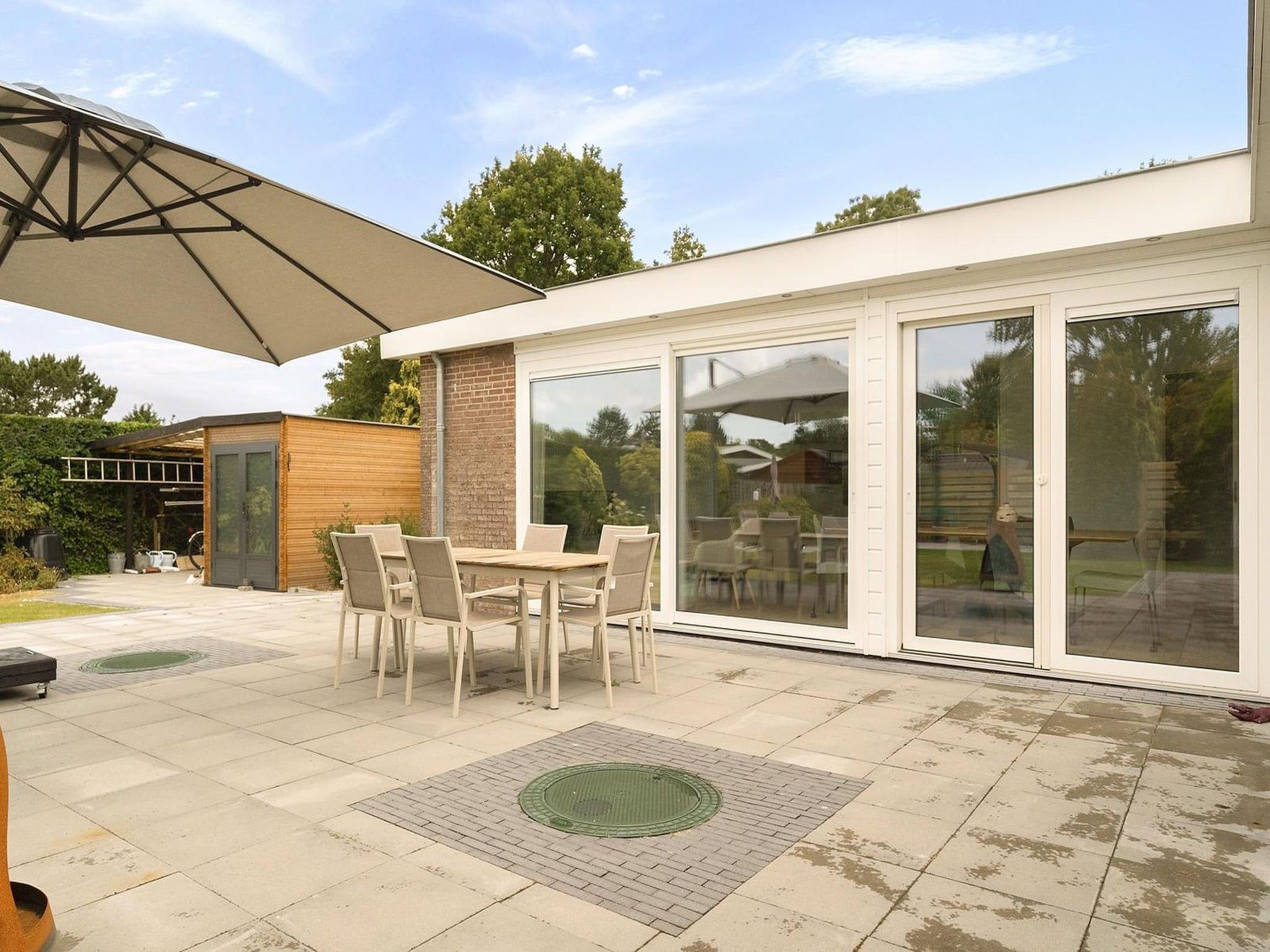 Het terras van Eureka 57 in Sint Maartensvlotbrug