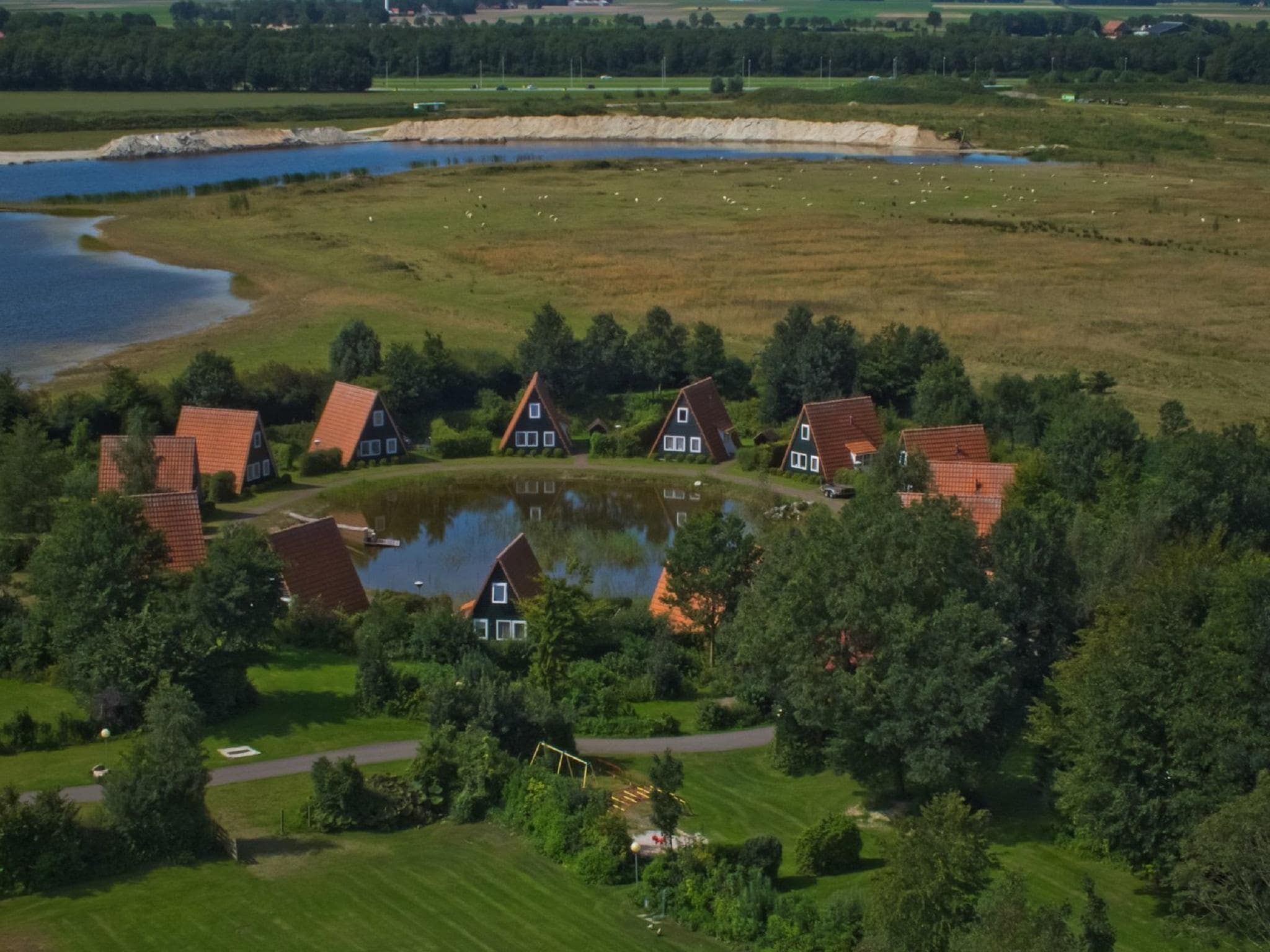De buitenkant van Vakantiepark Eigen Wijze 1 in Bant
