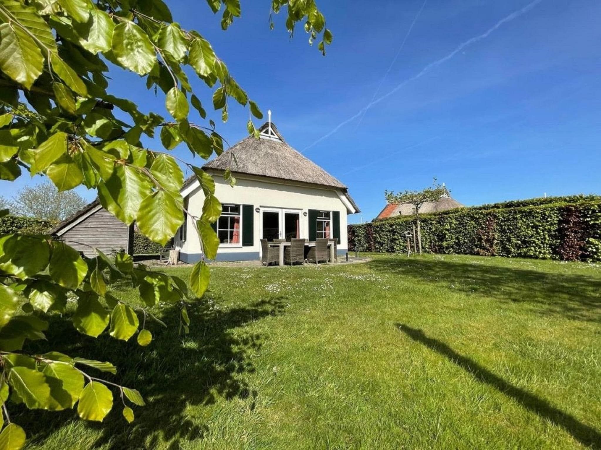De buitenkant van Landgoed Eysinga State 1 in Sint Nicolaasga