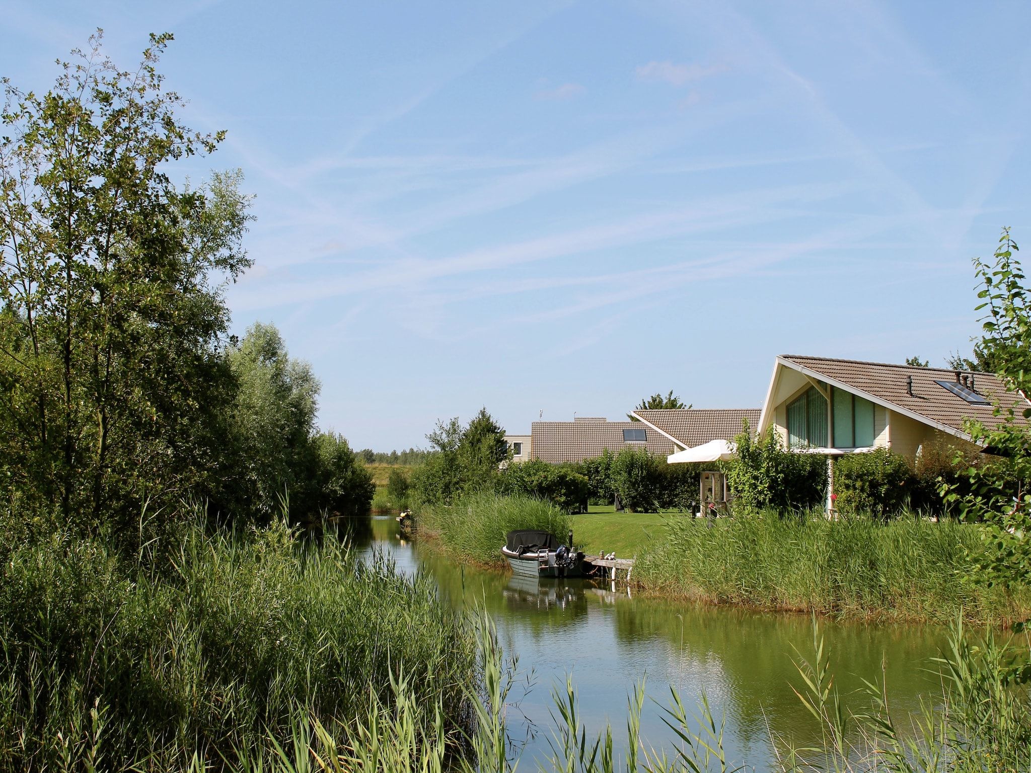 De buitenkant van Villapark de Paardekreek 3 in Kortgene