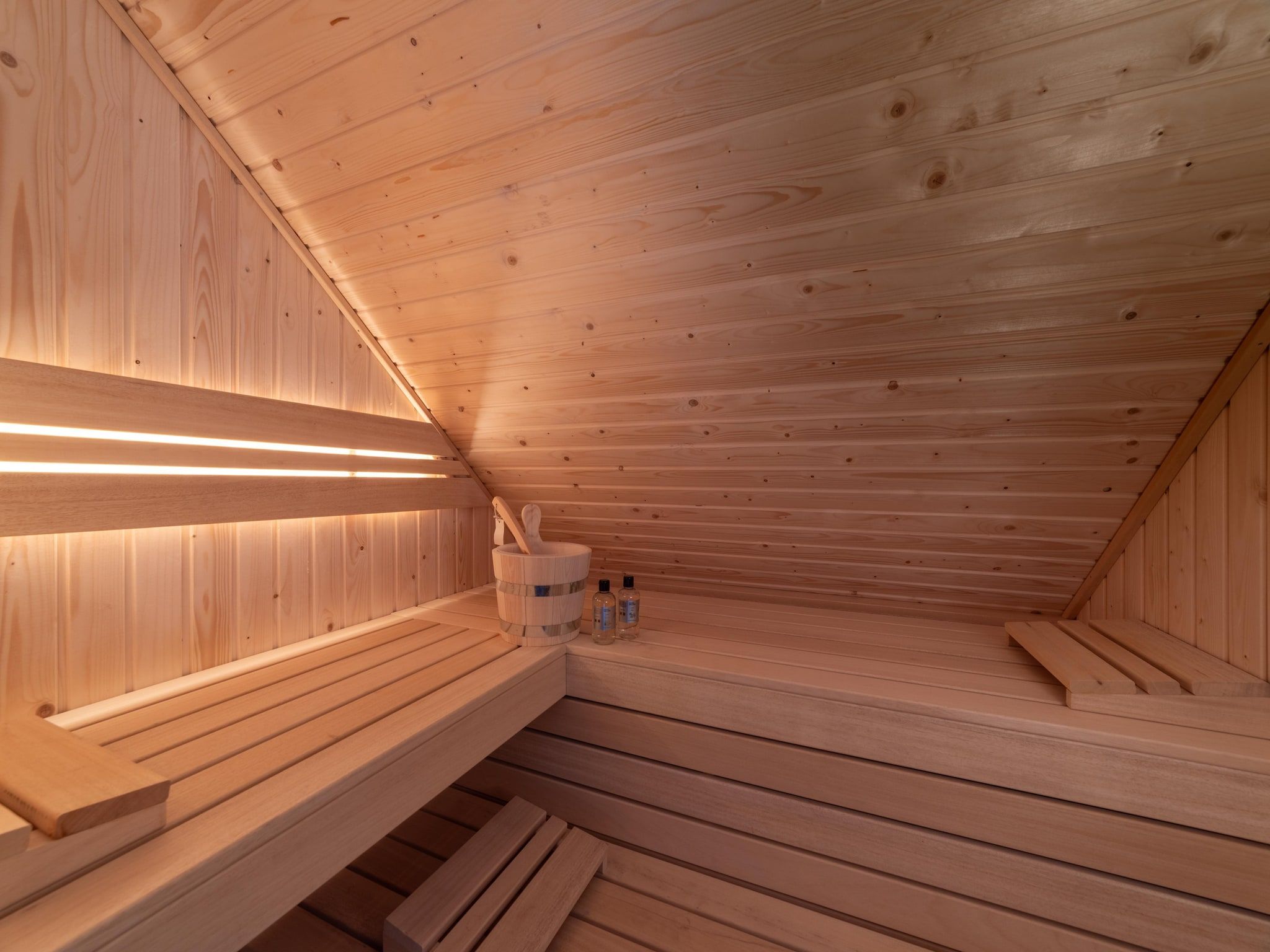 Wellness bij Villa 10 - 12-persoons villa met buitenjacuzzi in Colijnsplaat