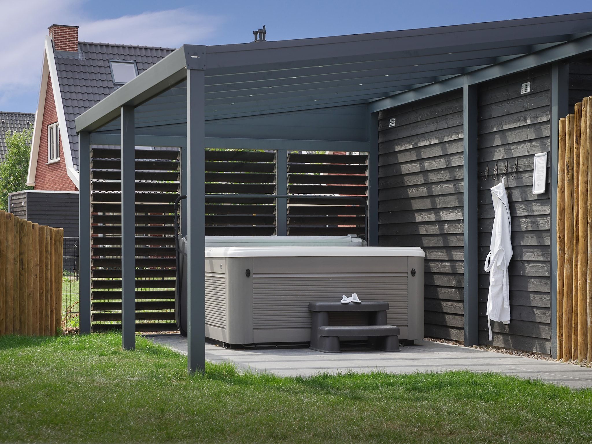 Wellness bij Villa 10 - 12-persoons villa met buitenjacuzzi in Colijnsplaat