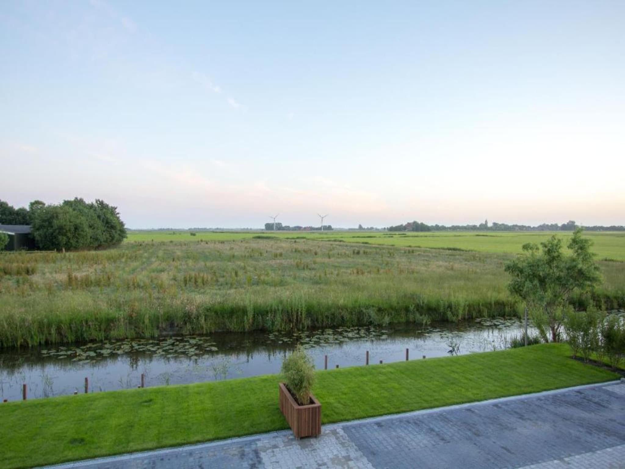 De omgeving van Pronkkeamer Skrins in Easterlittens