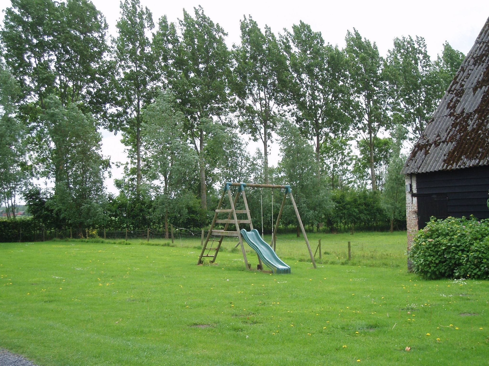 De tuin van De Biezenpolder 't Groothuus in Eede