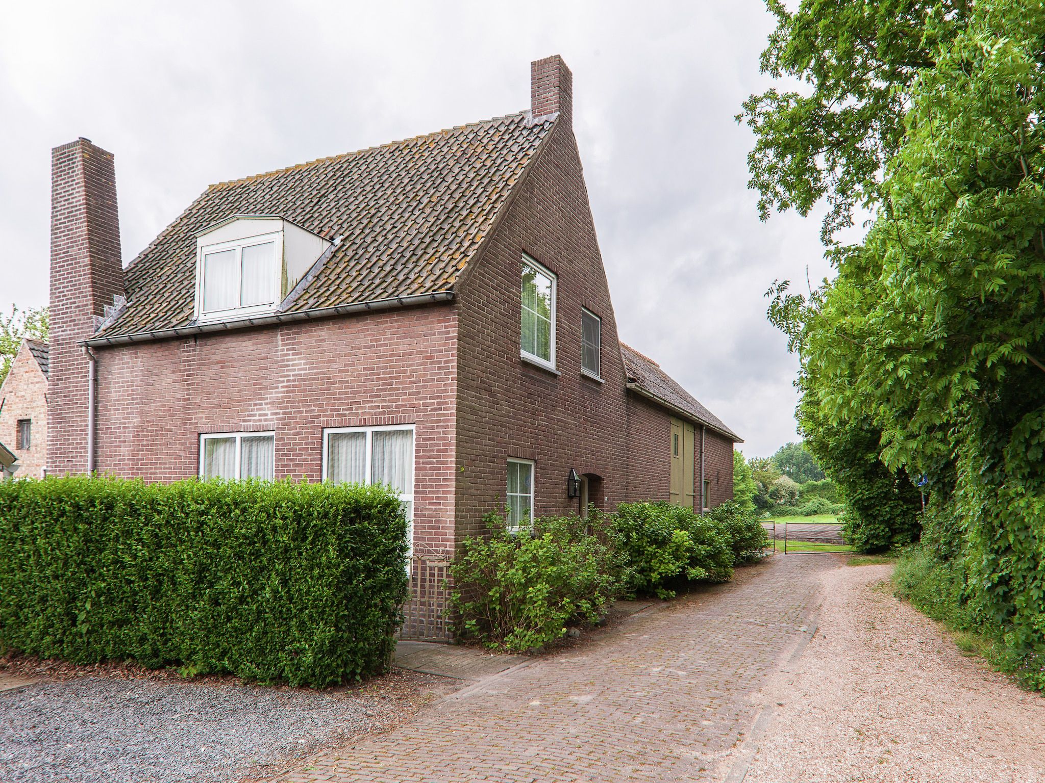 De buitenkant van De Paardenmarkt in Aardenburg