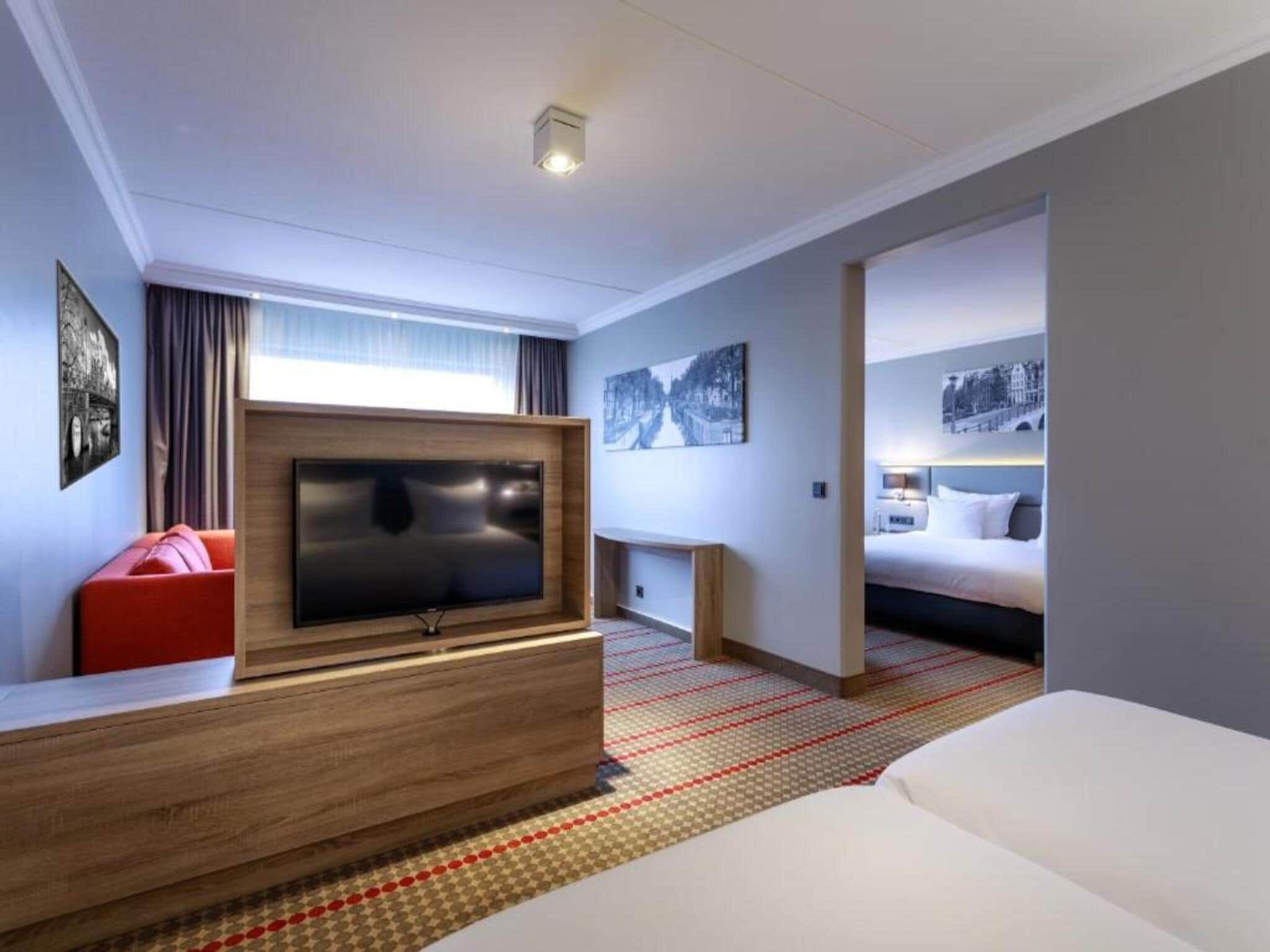 Een slaapkamer van Sunday Hotel Amsterdam Airport Schiphol in Badhoevedorp,