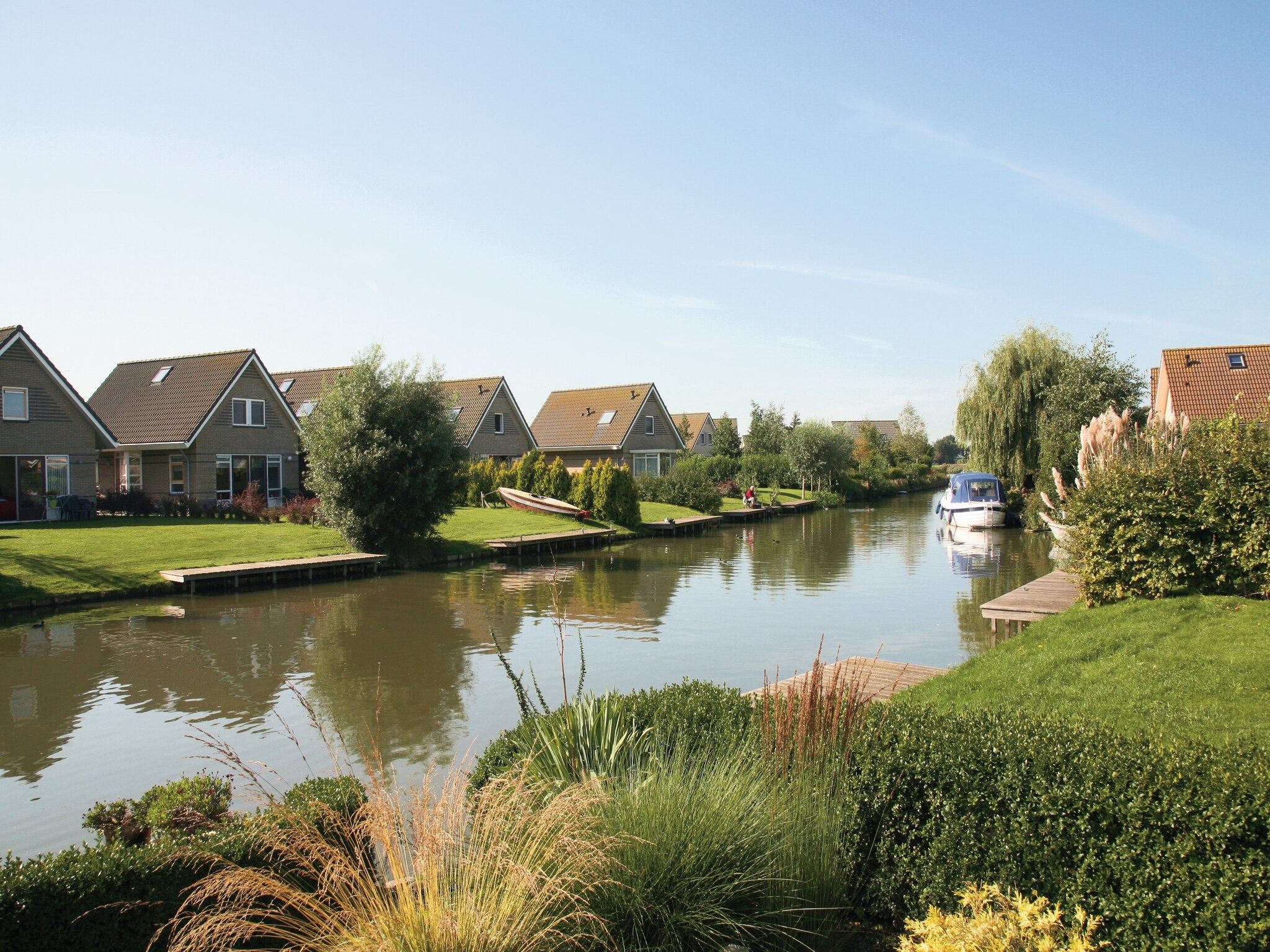 De buitenkant van Waterwoning 6 in Medemblik