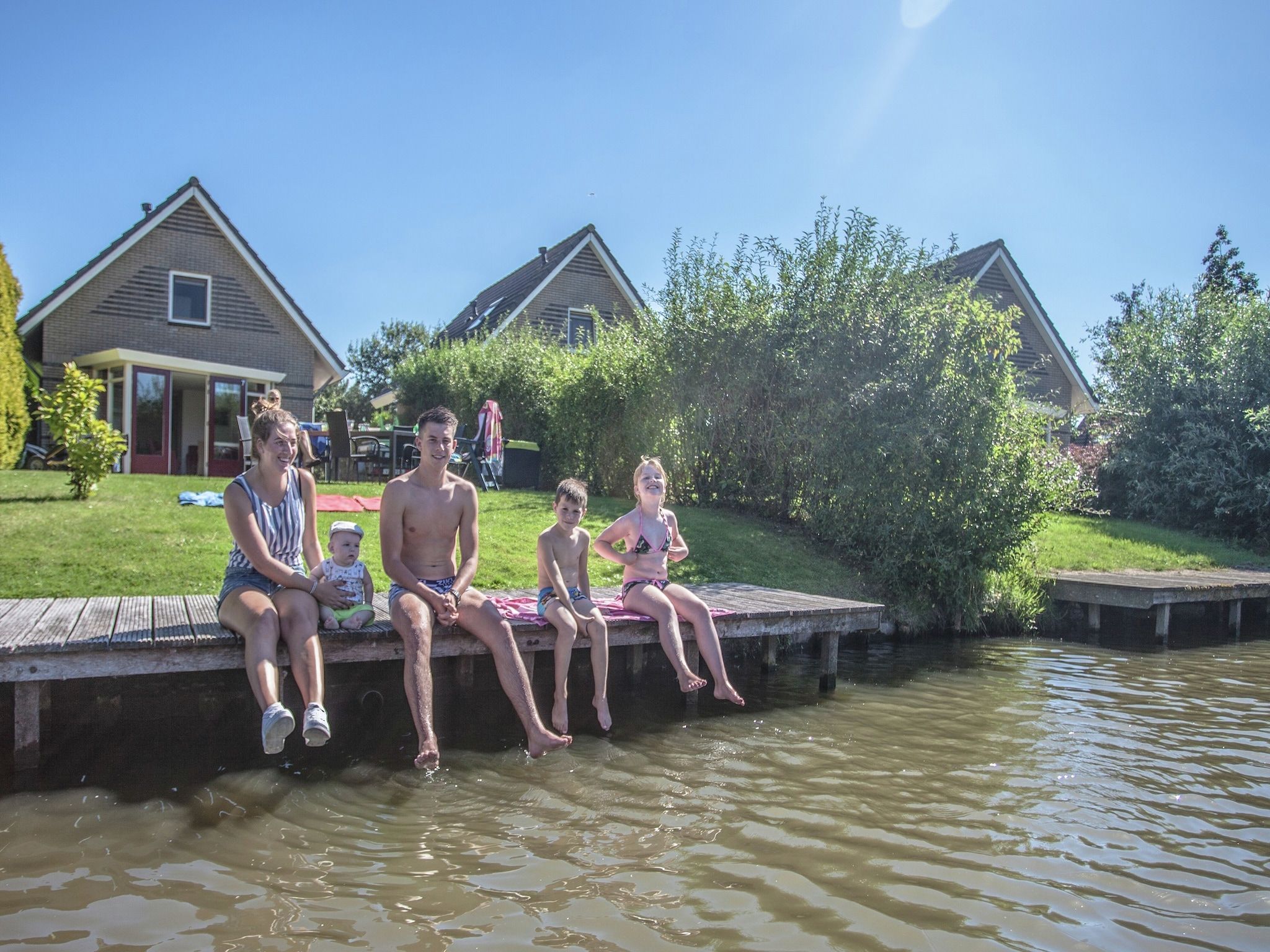 De buitenkant van Waterwoning 6 in Medemblik