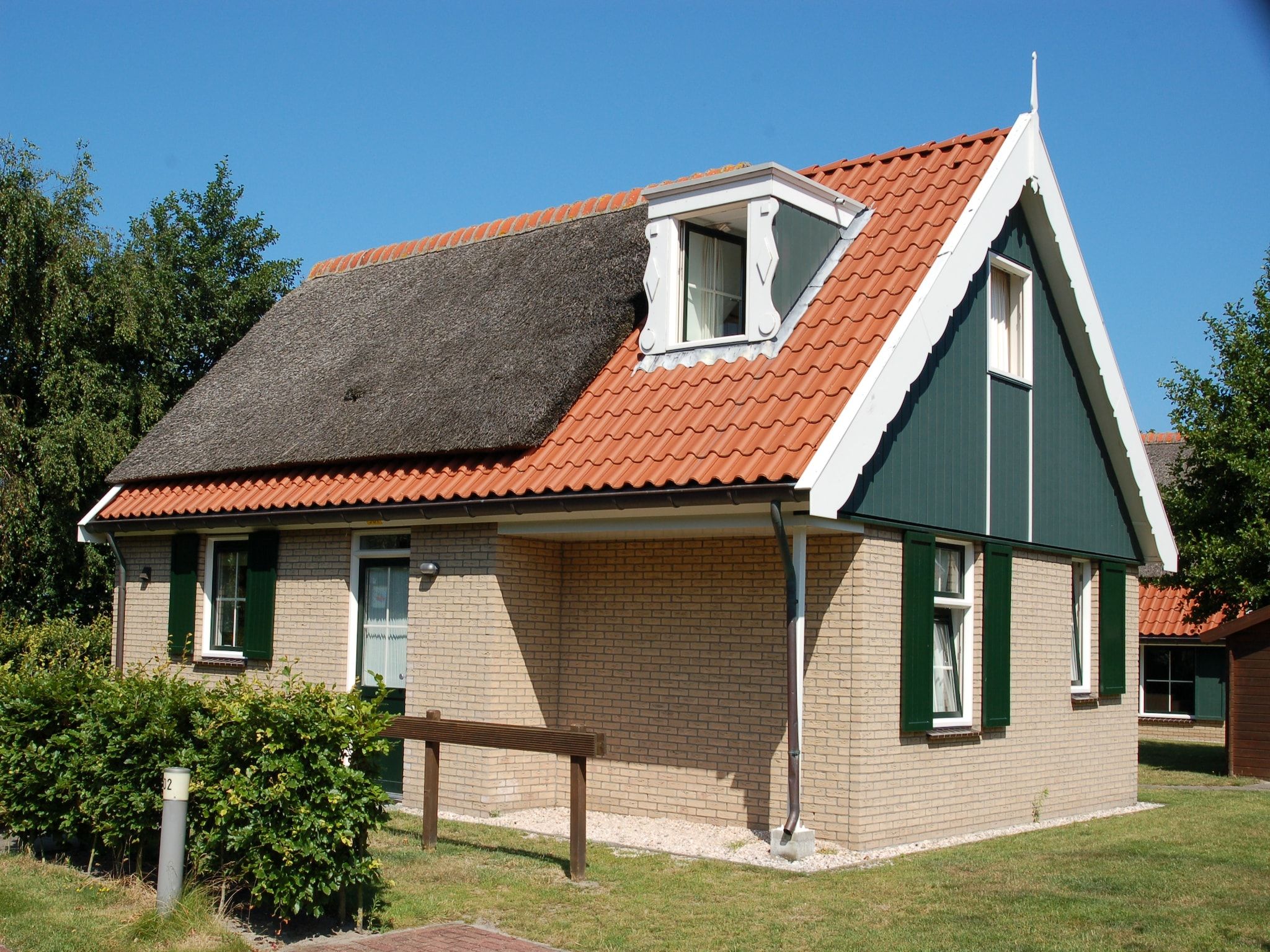 De buitenkant van Kustpark Texel 2 in De Koog